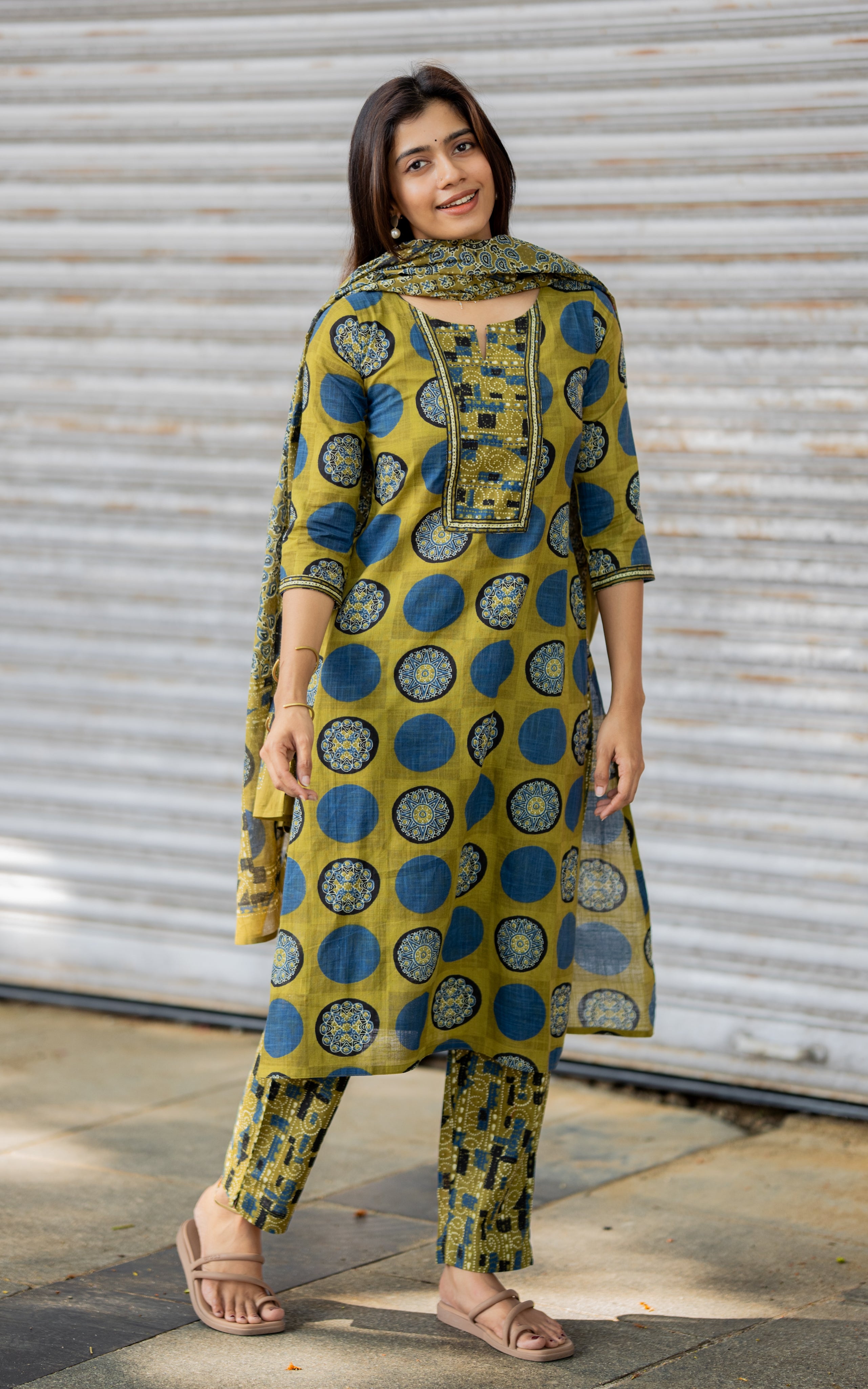 Desika B (Kurti+Pant+Dupatta)
