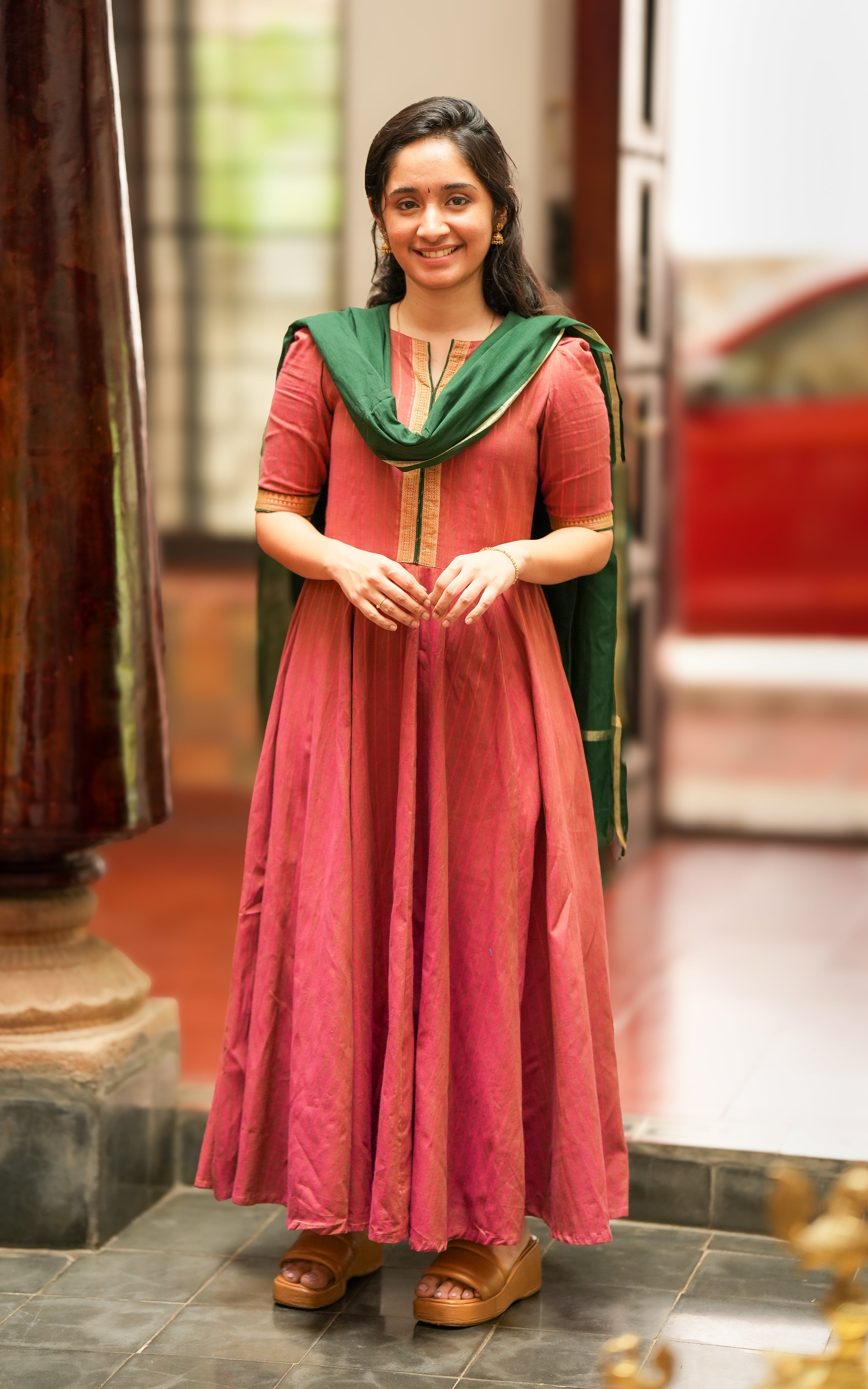The neckline is round with a front slit, detailed with gold and green zari work, reflecting Nayanthara’s outfit in Annapoorani.
