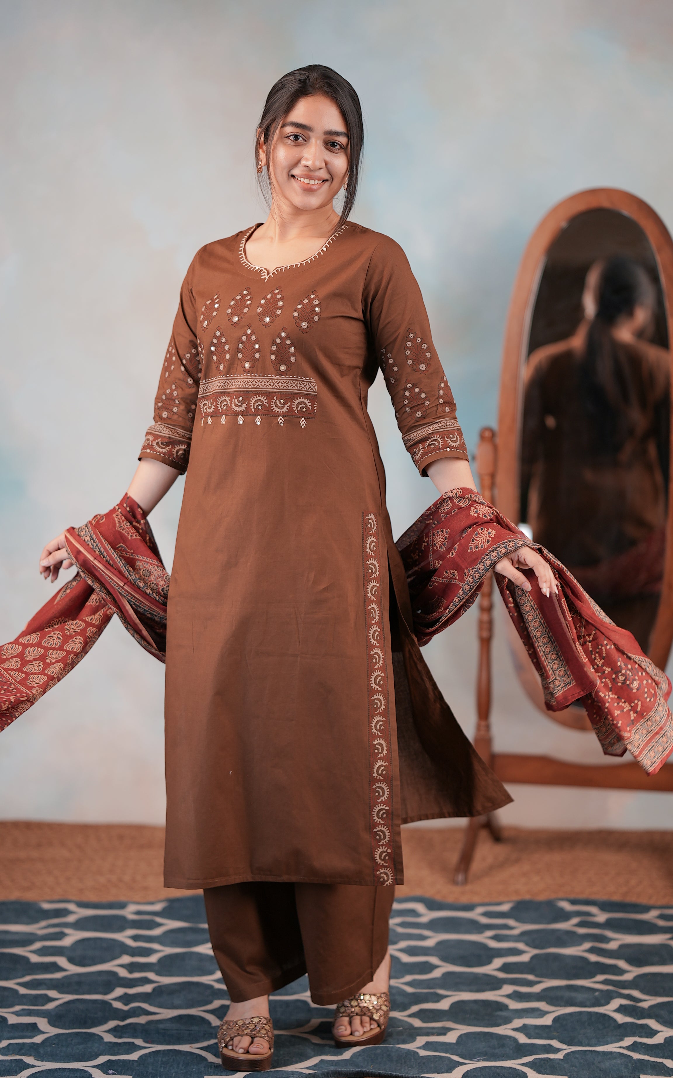 Simple ethnic wear