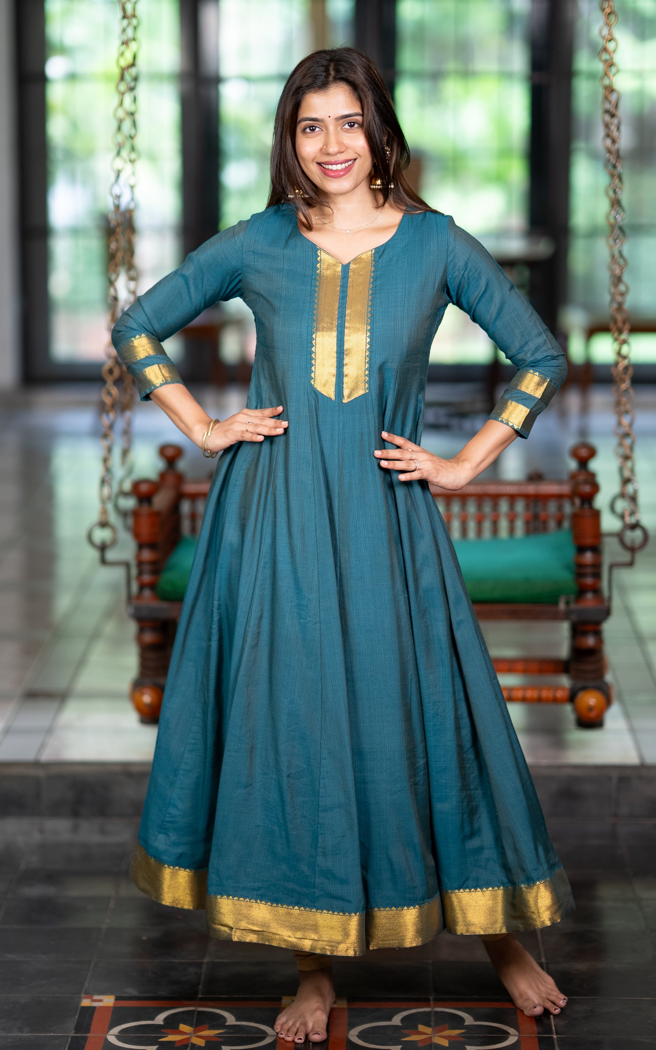 Ponmudi Peacock Blue