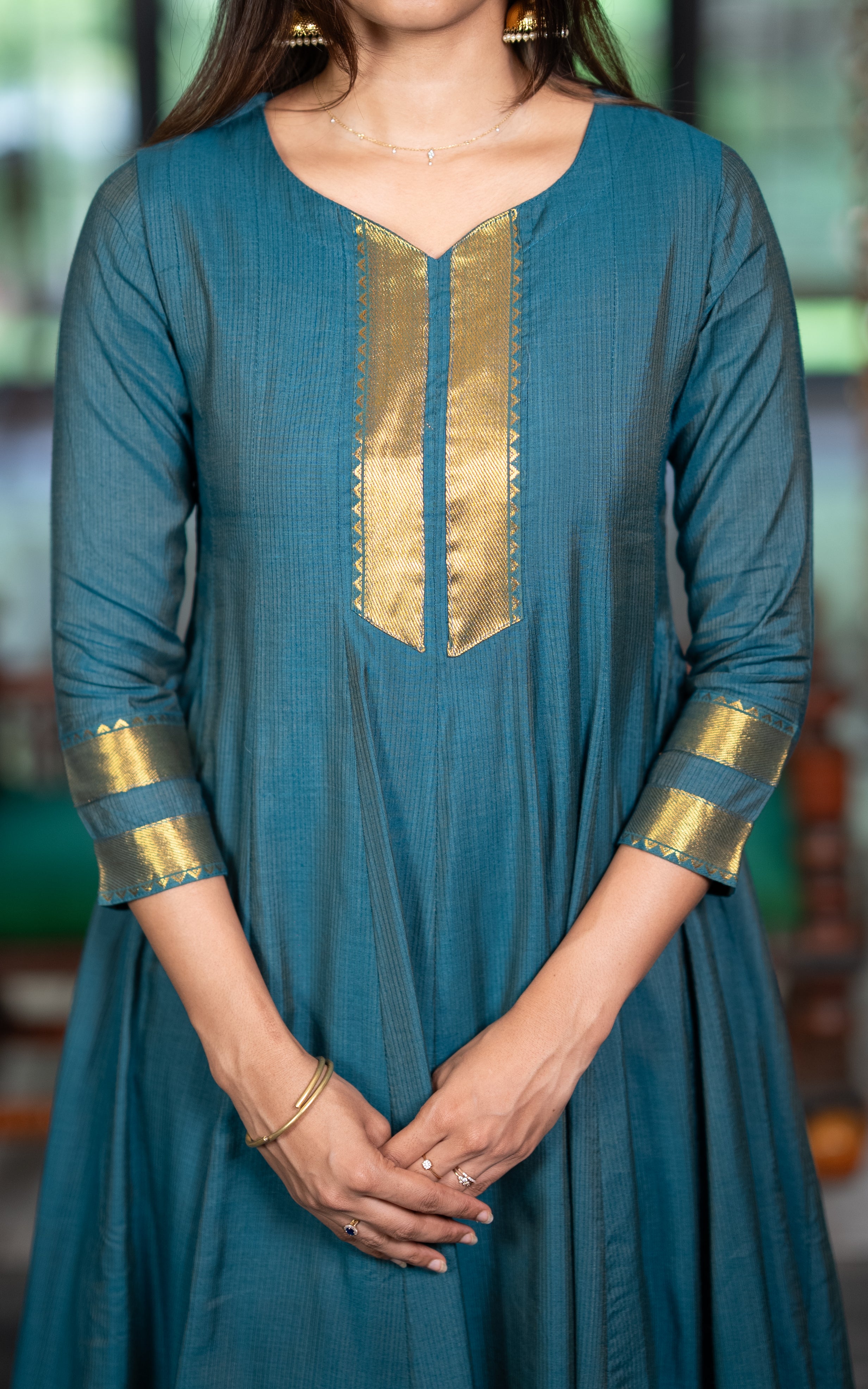 Ponmudi Peacock Blue