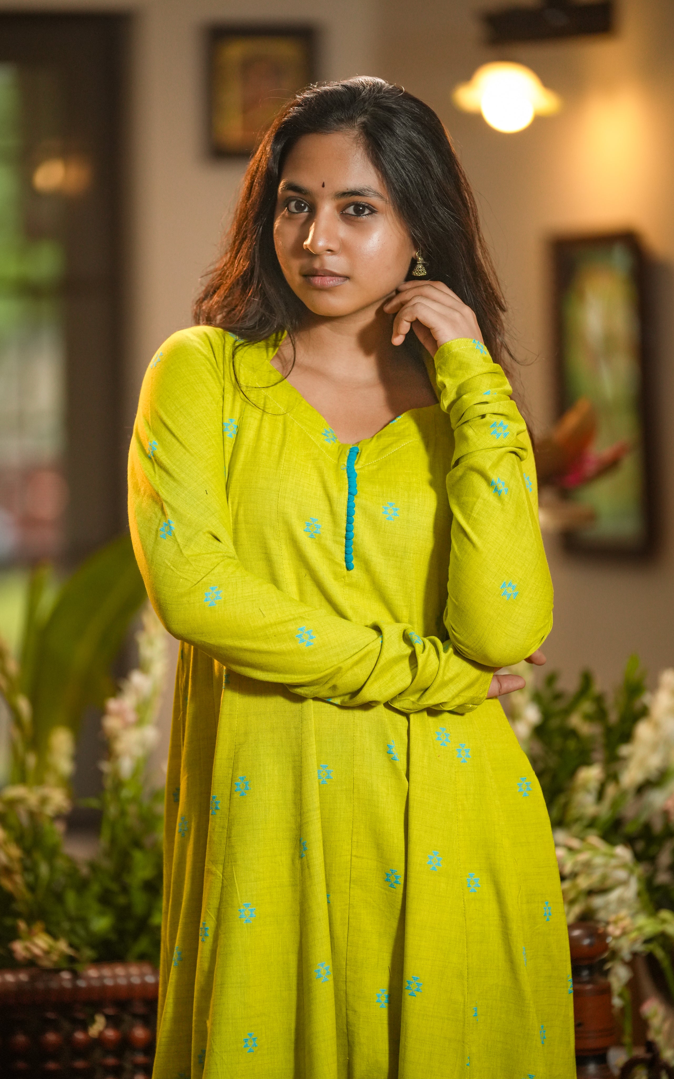 The border design includes a fine gold stripe for subtle shimmer.