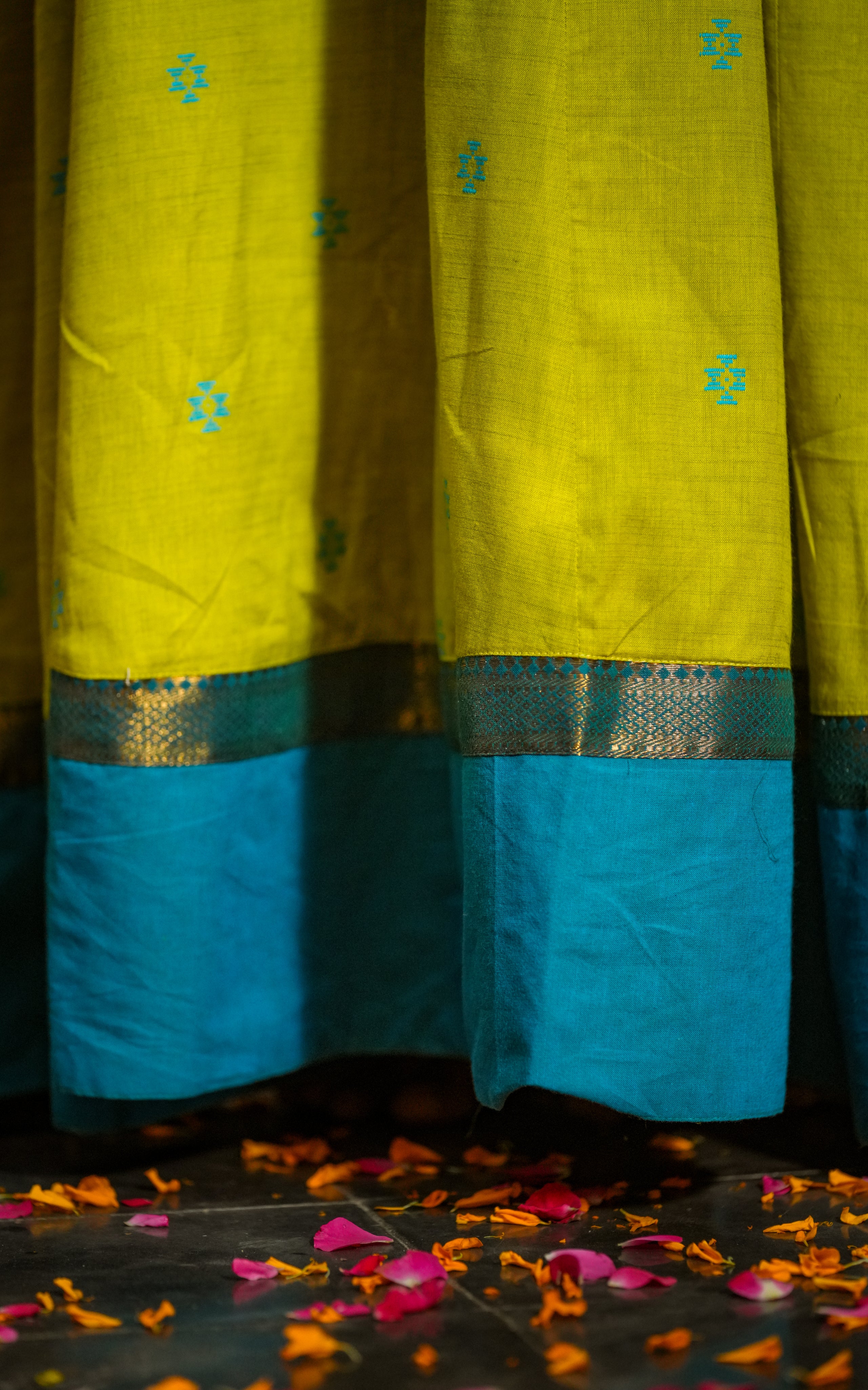 A festive ethnic piece that works well for day events and cultural functions.