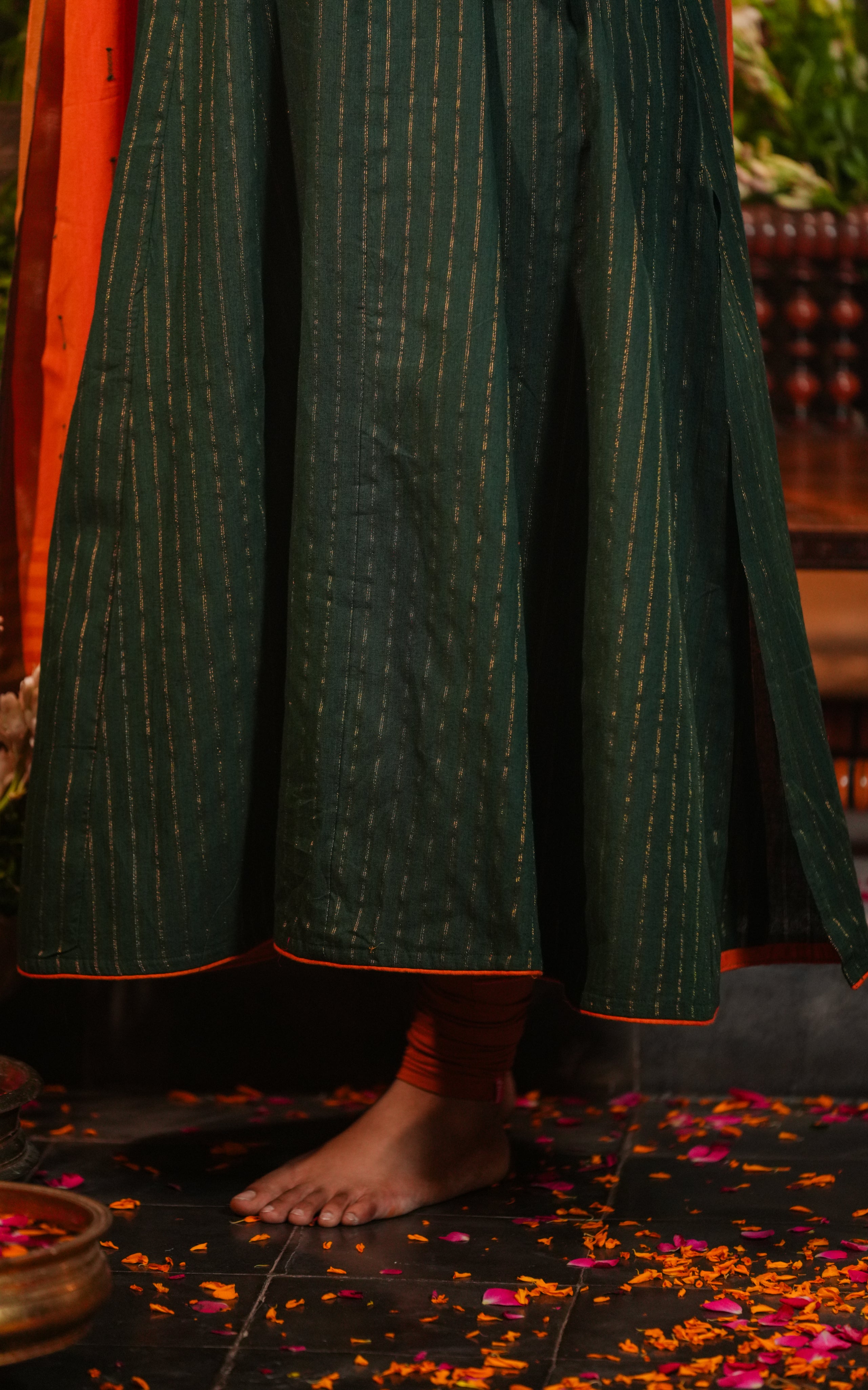Golden vertical lines on the kurti enhance the length and visual appeal.