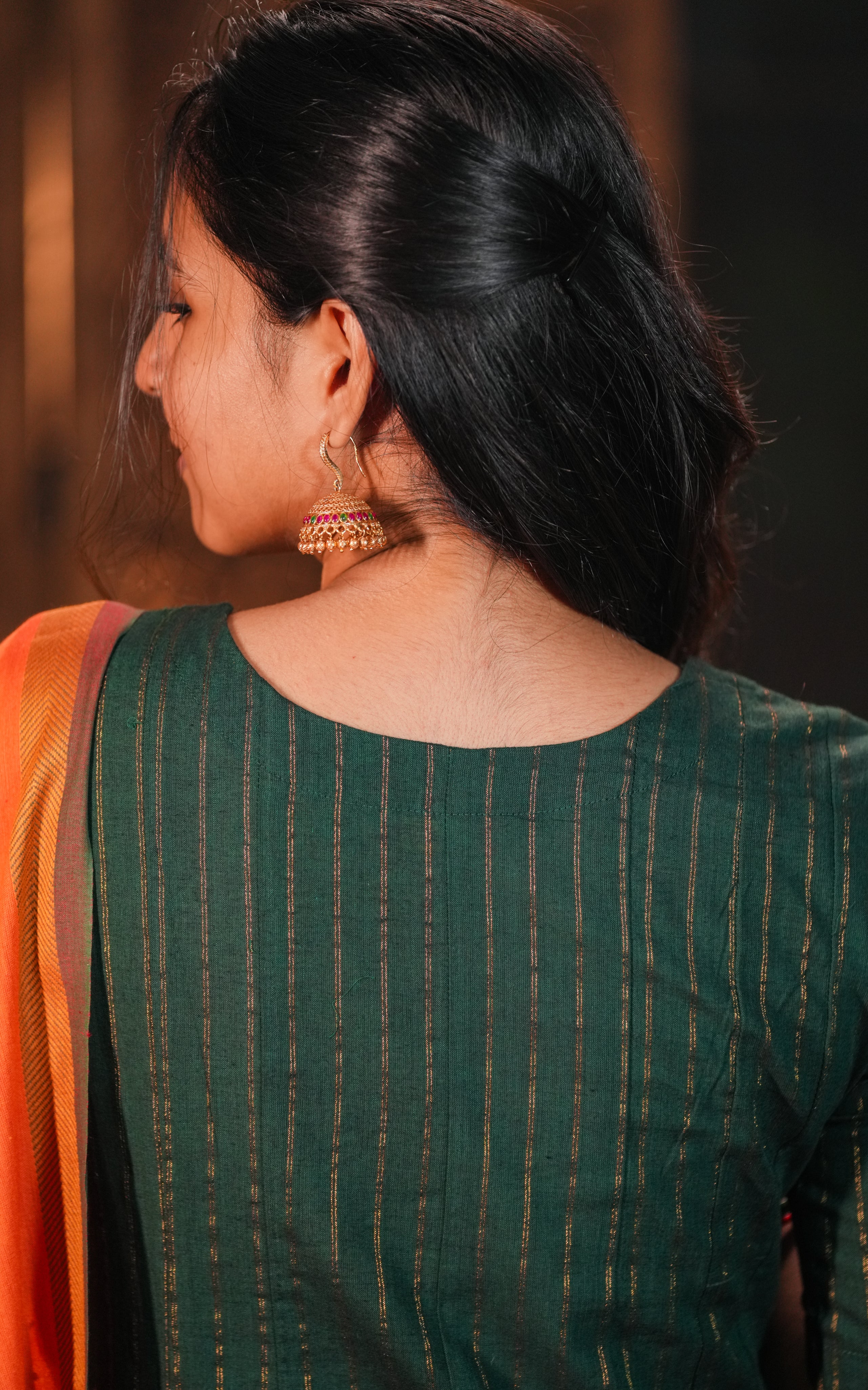 The kurti's flared shape and soft pleats create a classic Anarkali silhouette.