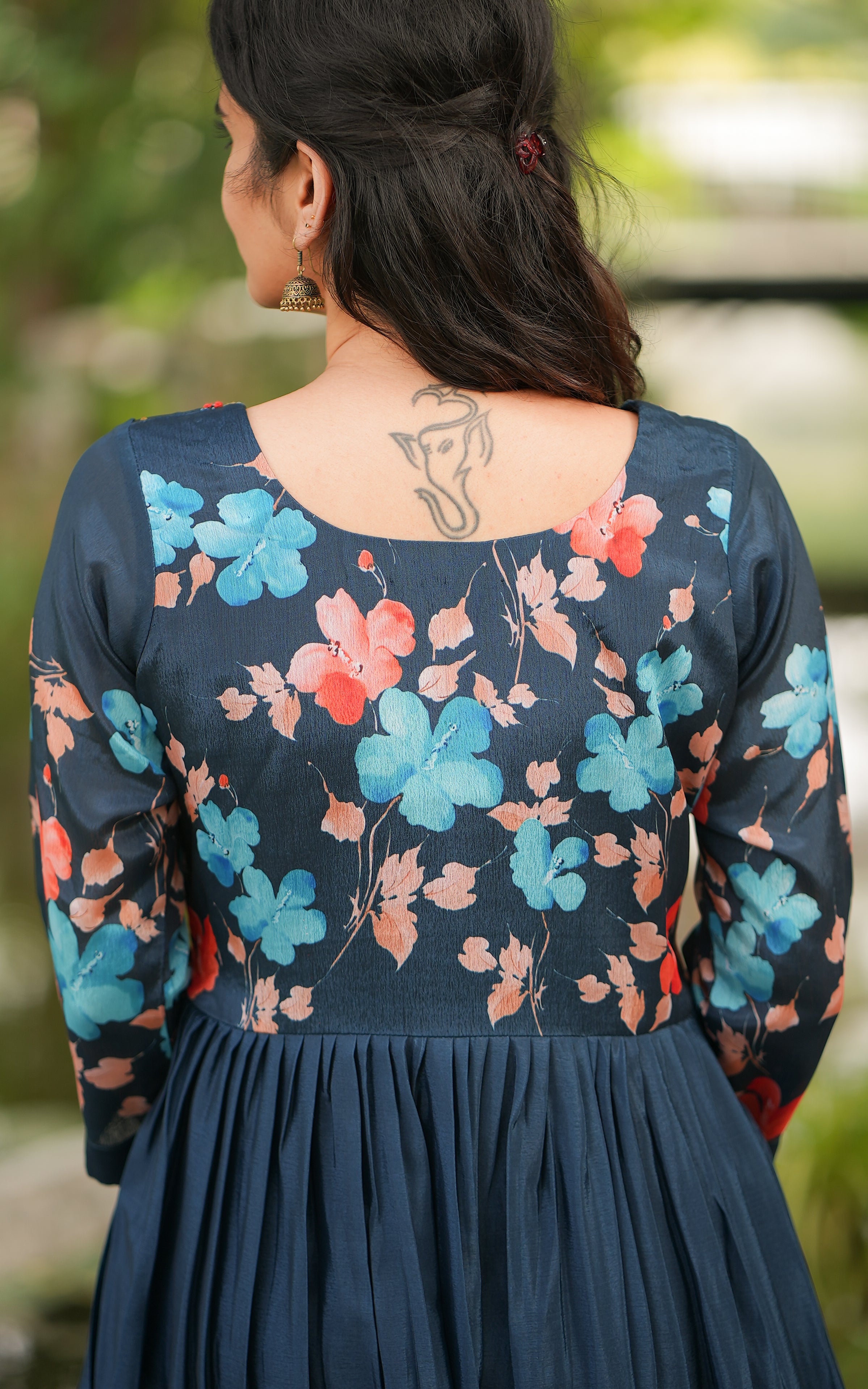 Back round neck