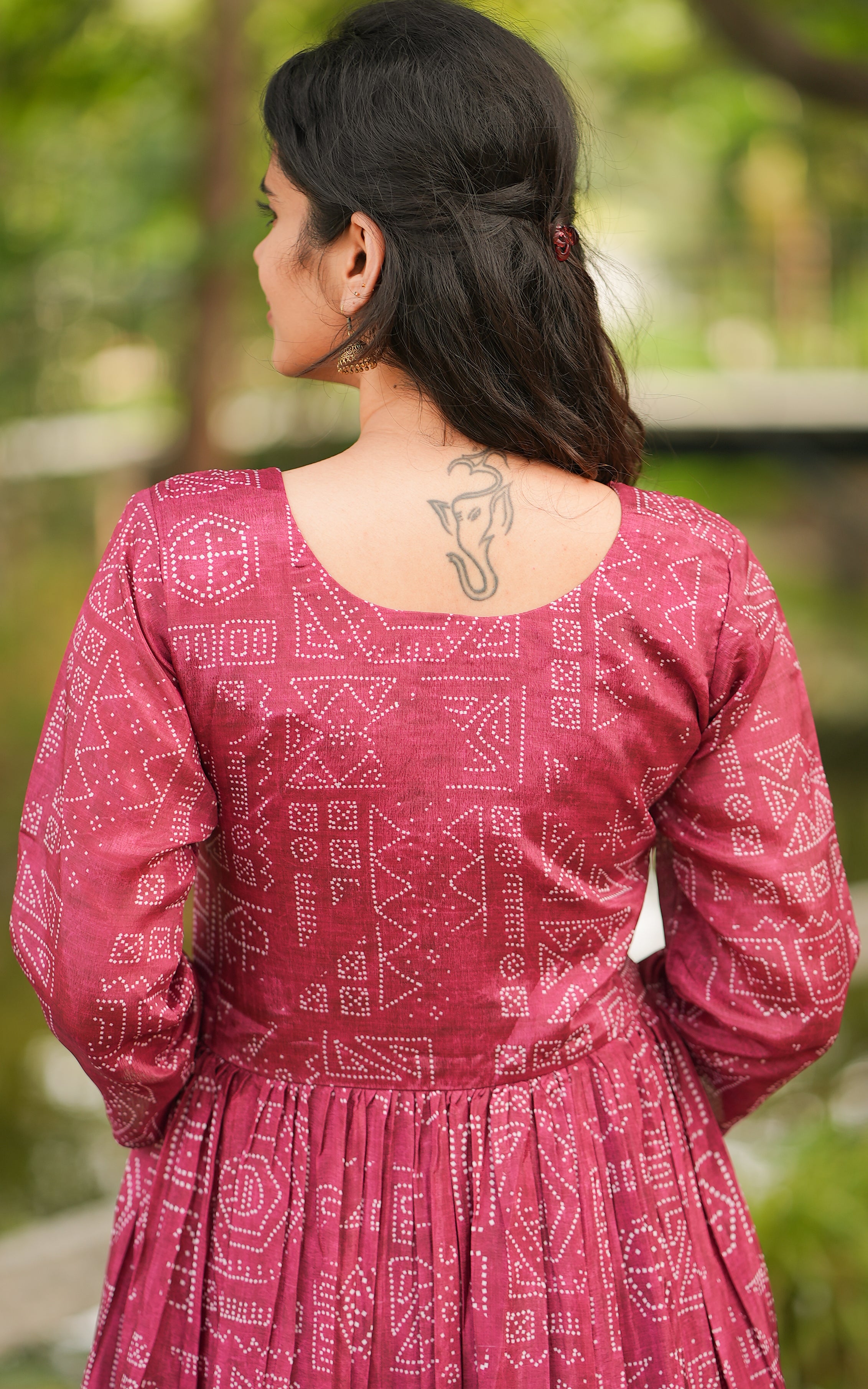 Back round neck