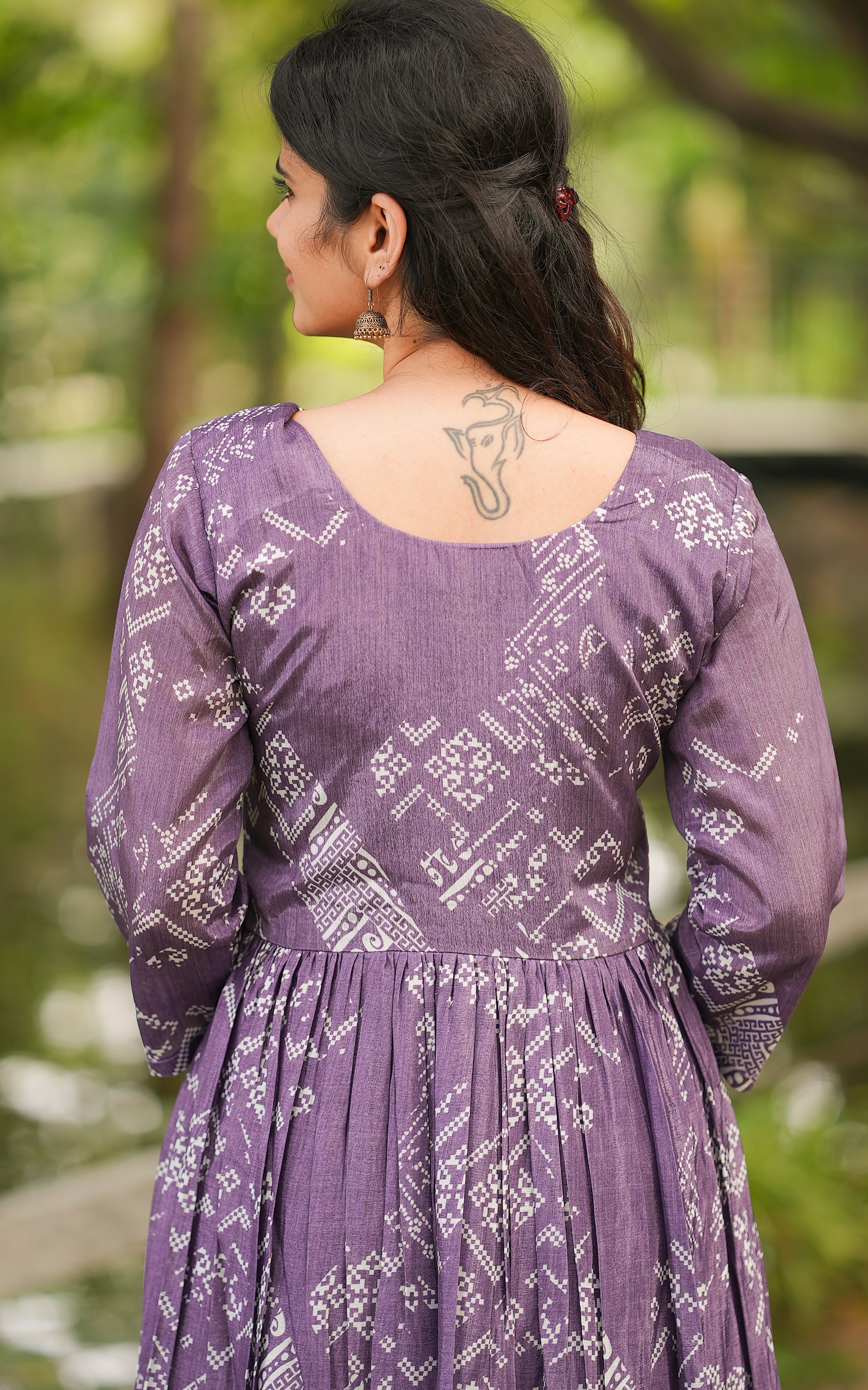 Back round neck