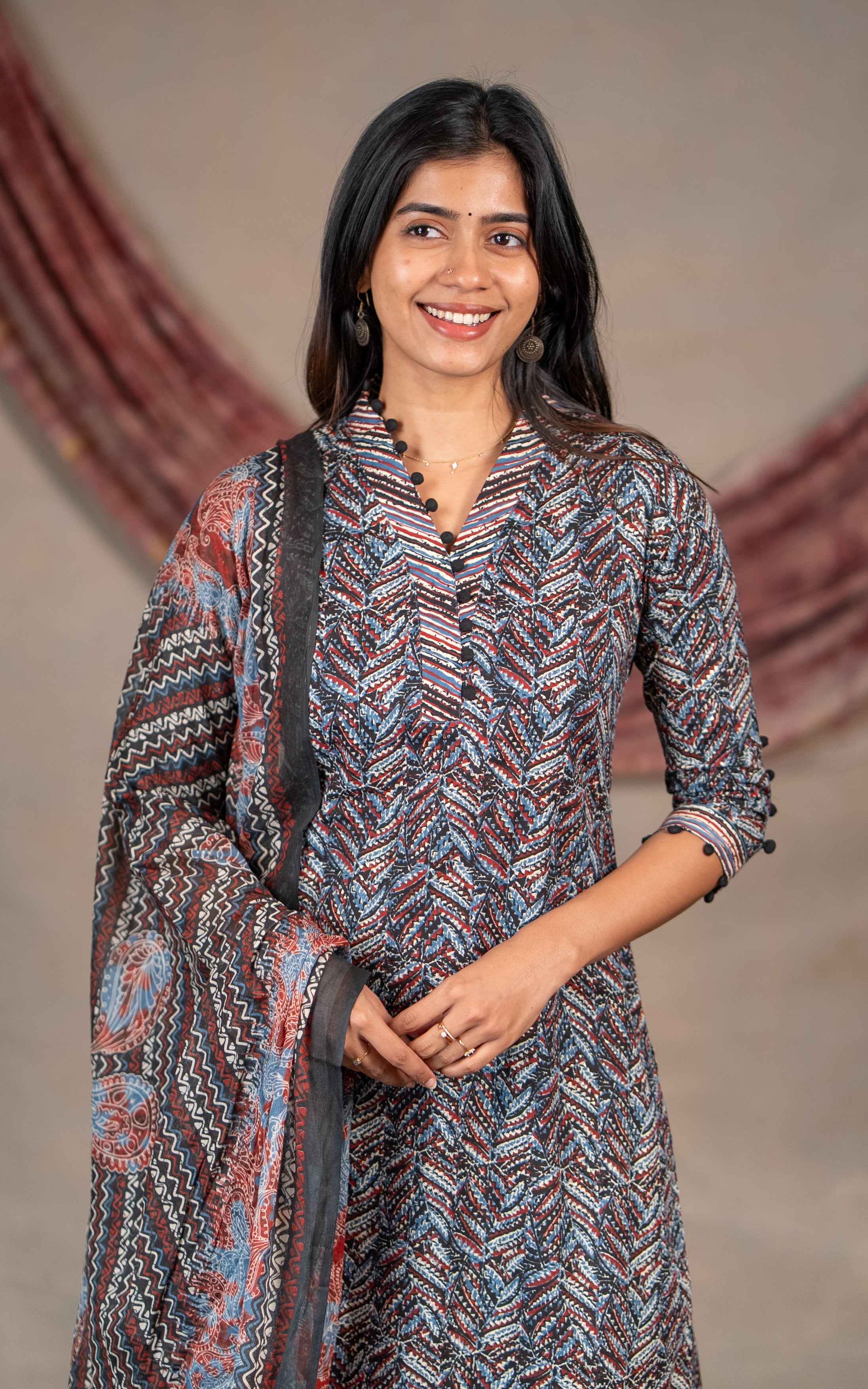 Cotton V Neck Printed Straight Cut Kurti Set With Dupatta For Women
Printed Cotton Kurti With Potli Button Detail On Neck And Sleeve