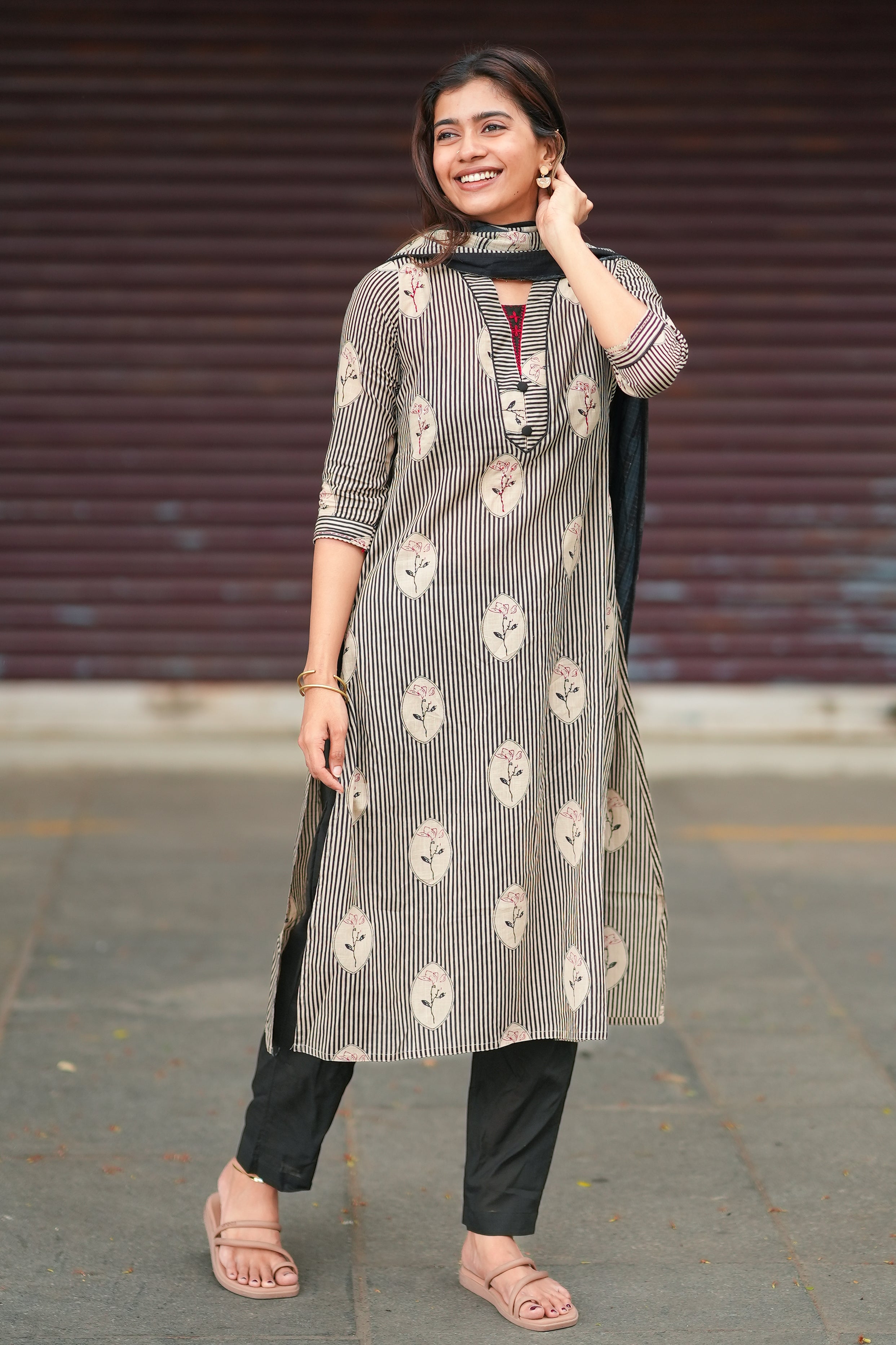 Velichapoove B (Kurti+Pant+Dupatta)