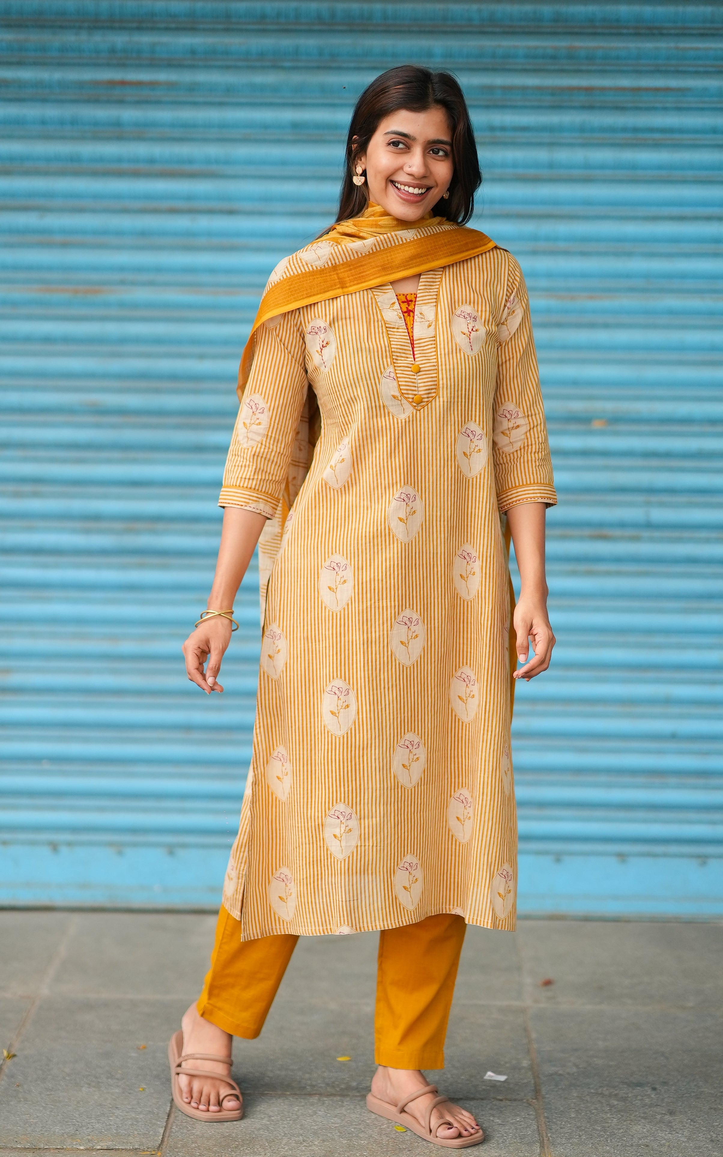 Velichapoove A (Kurti+Pant+Dupatta)