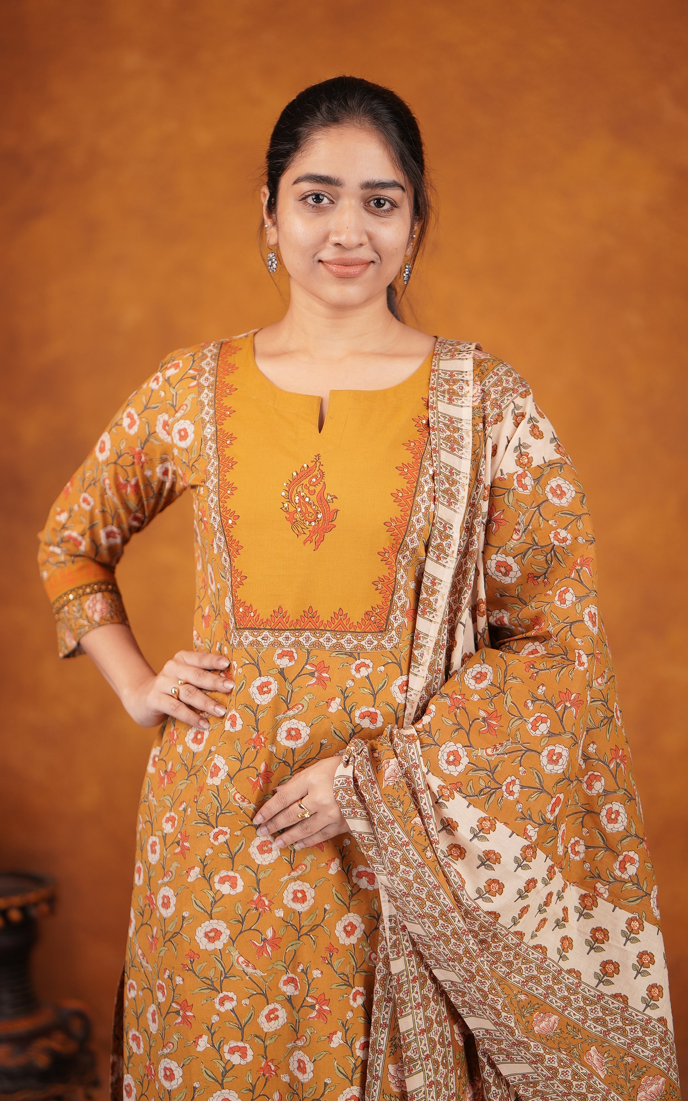 Dravina (Kurti+Pant+Dupatta)