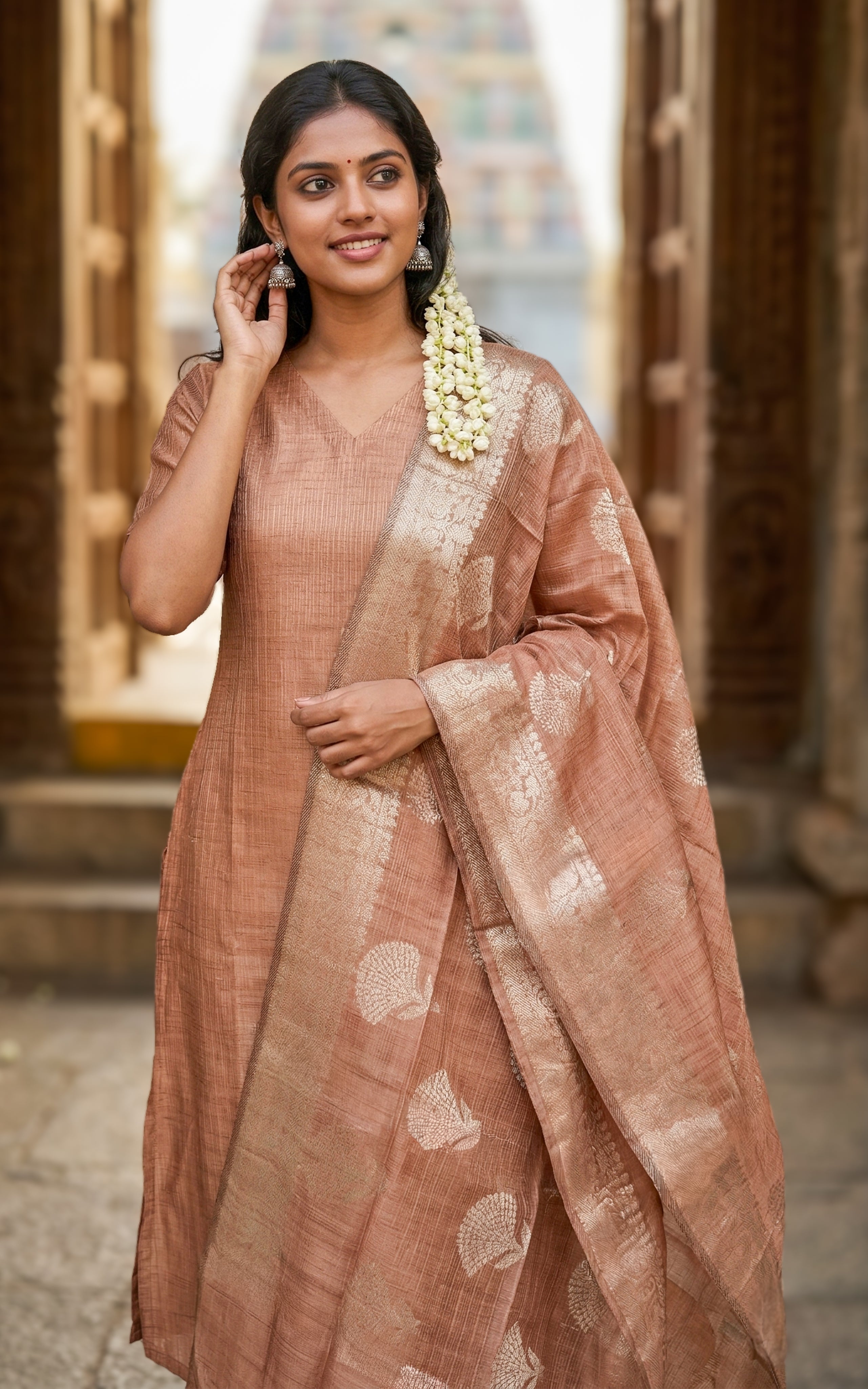 Side slit for a relaxed and easy fit