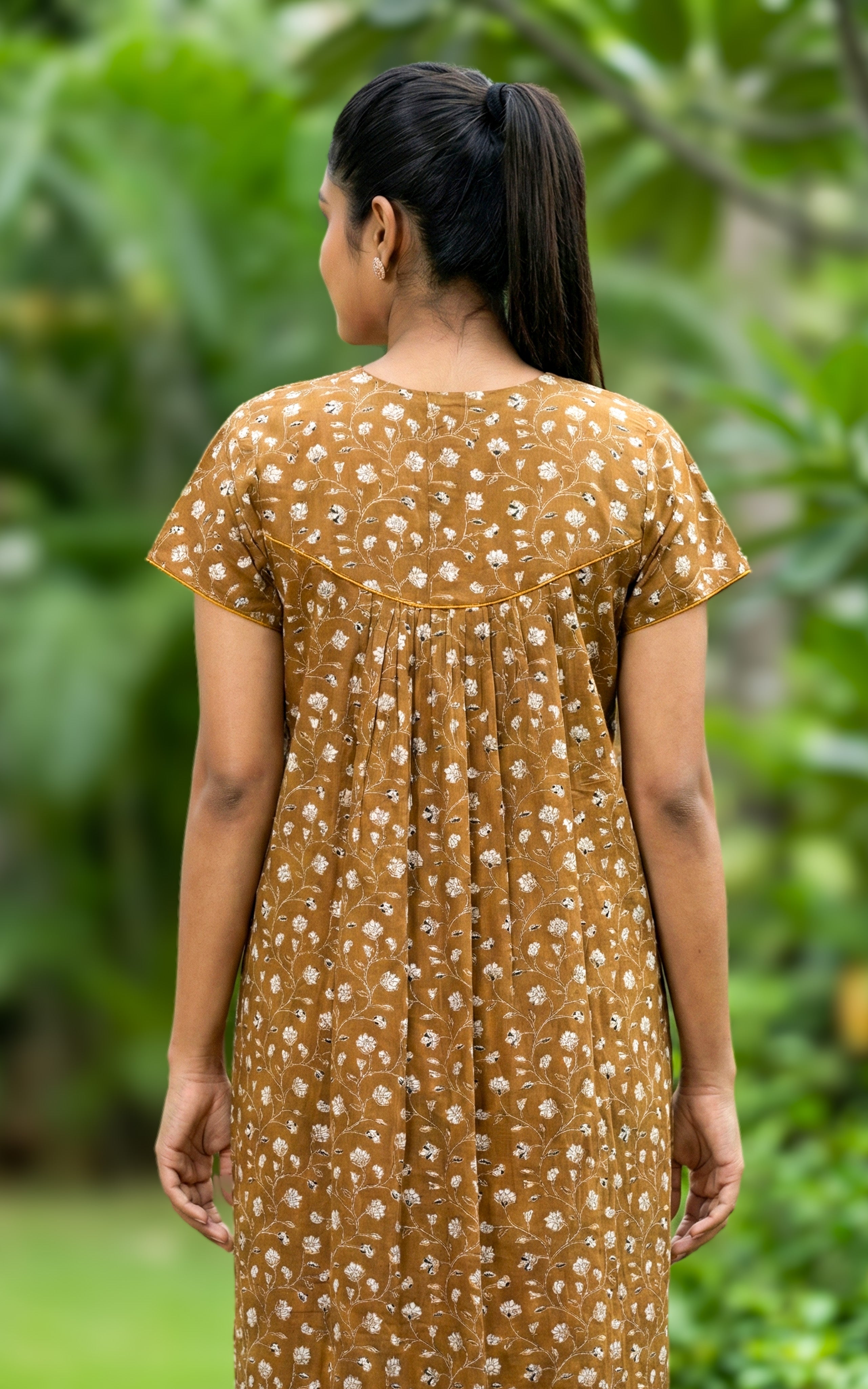 Cotton nighty with a convenient pocket