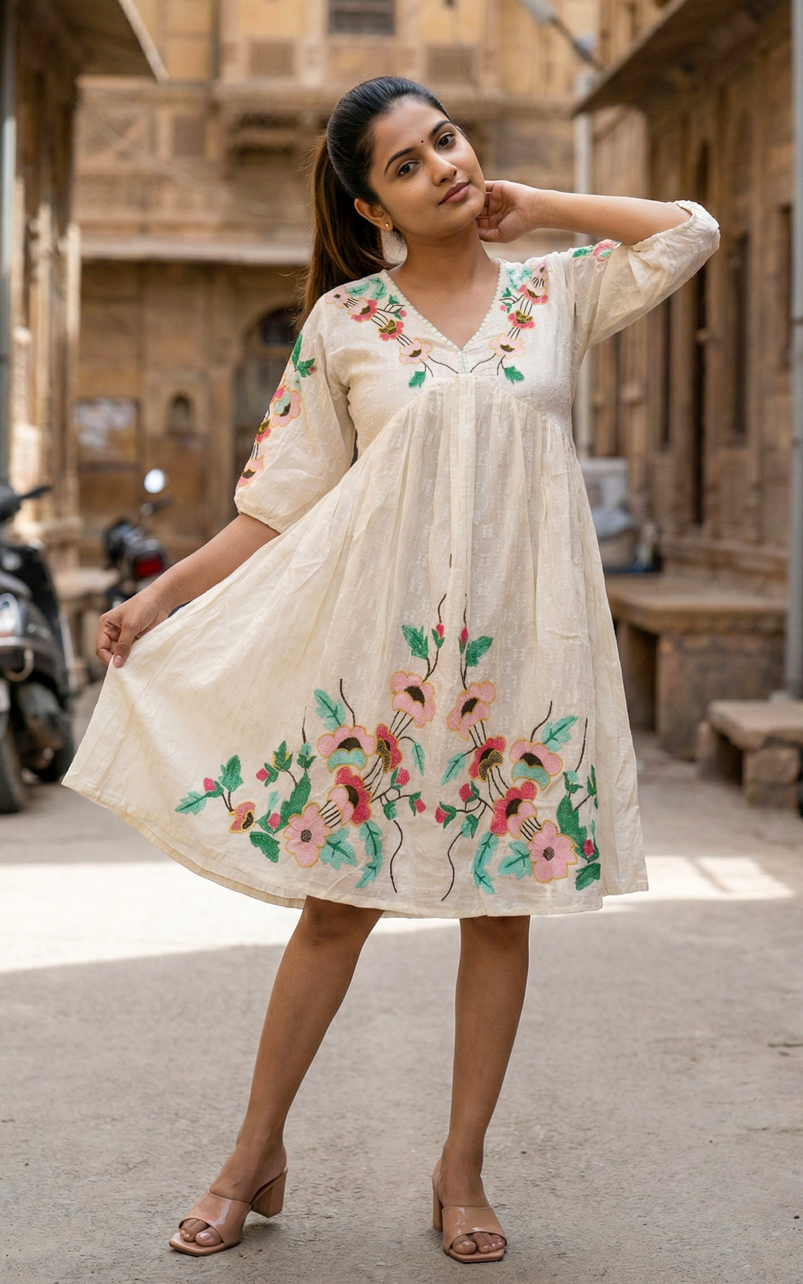 Floral Embroidered V-Neck Gathered Short Top