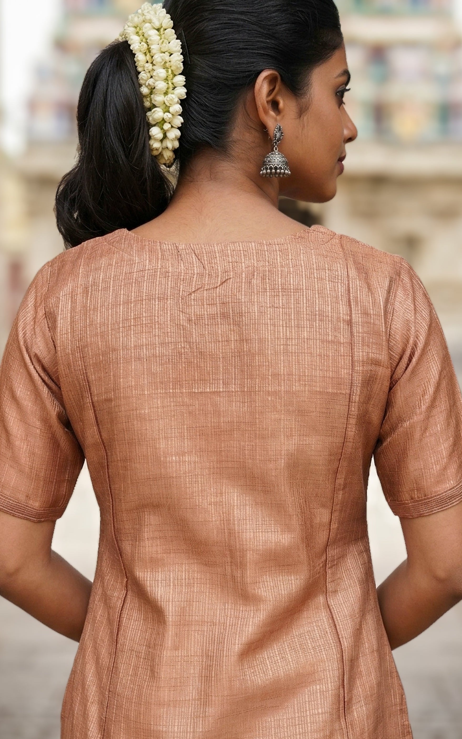 Balanced look of simplicity and richness