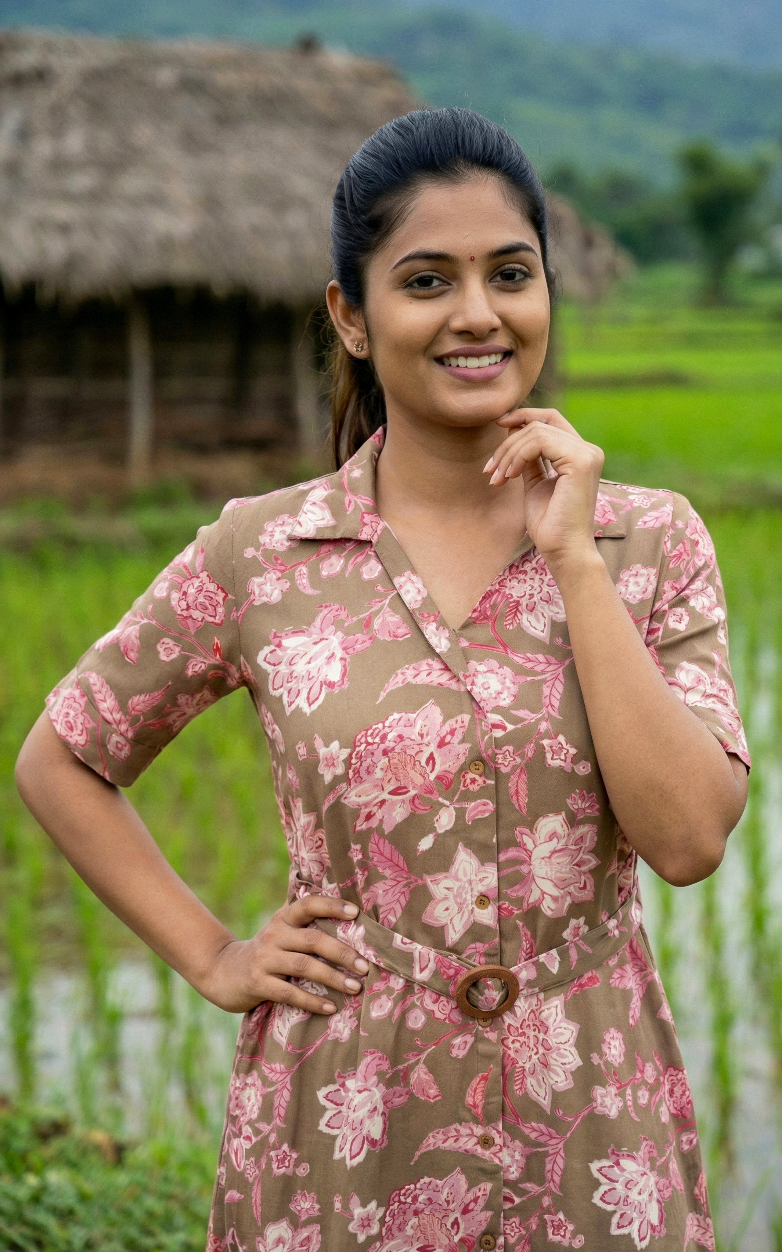 Comes with a matching waist belt that defines the waist beautifully