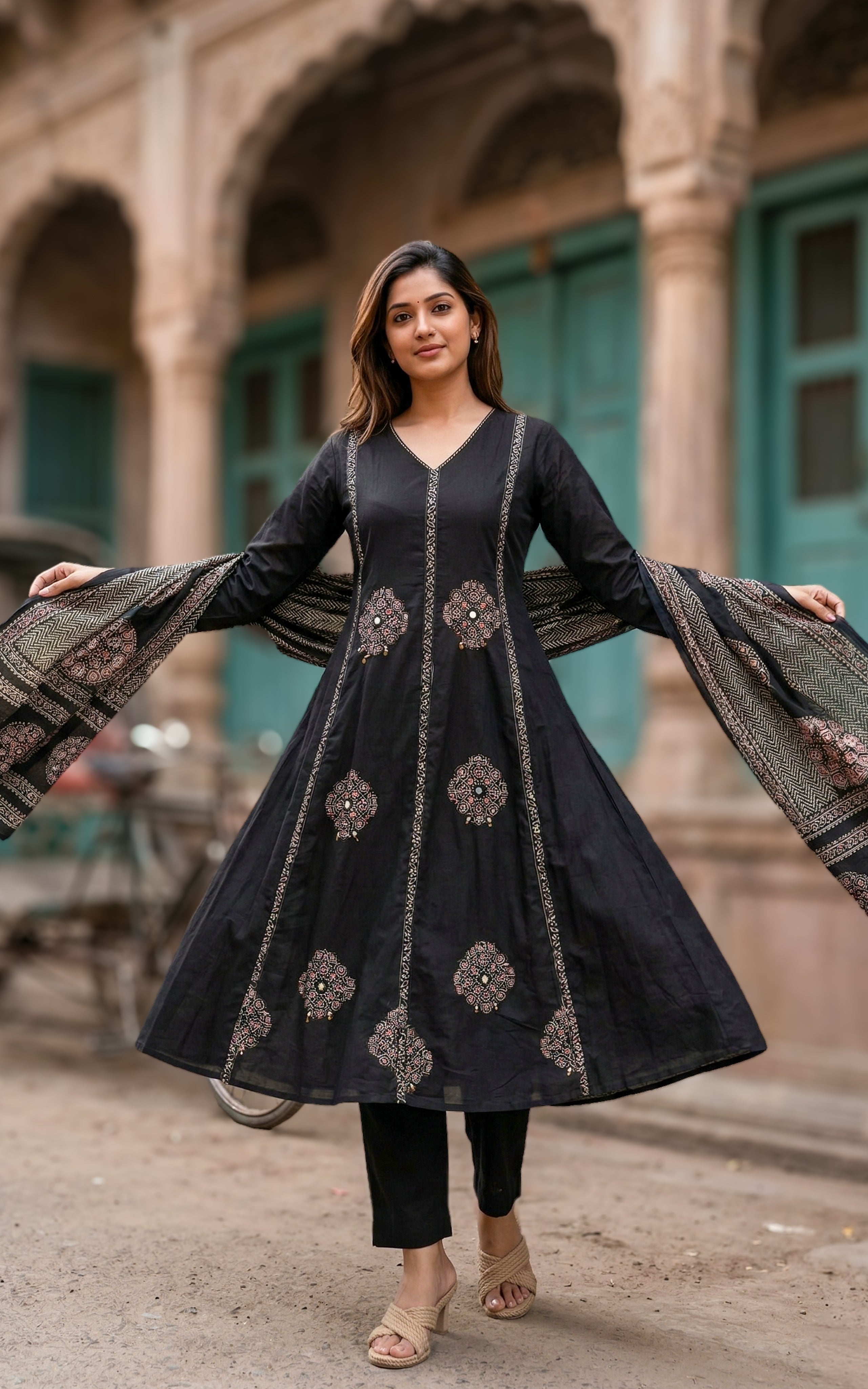Vanathi Black (Kurti+Dupatta)