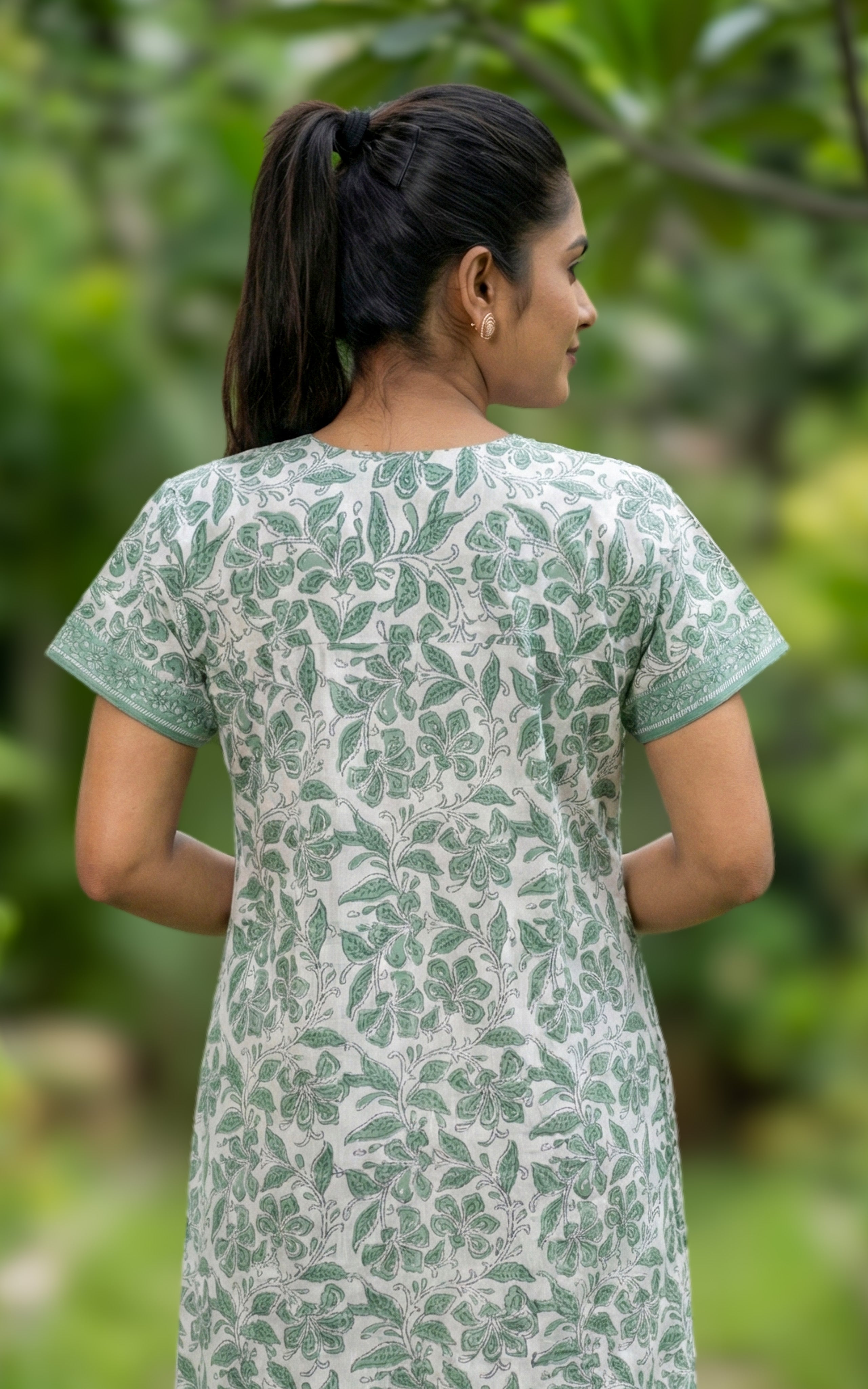Cotton nighty with a convenient pocket