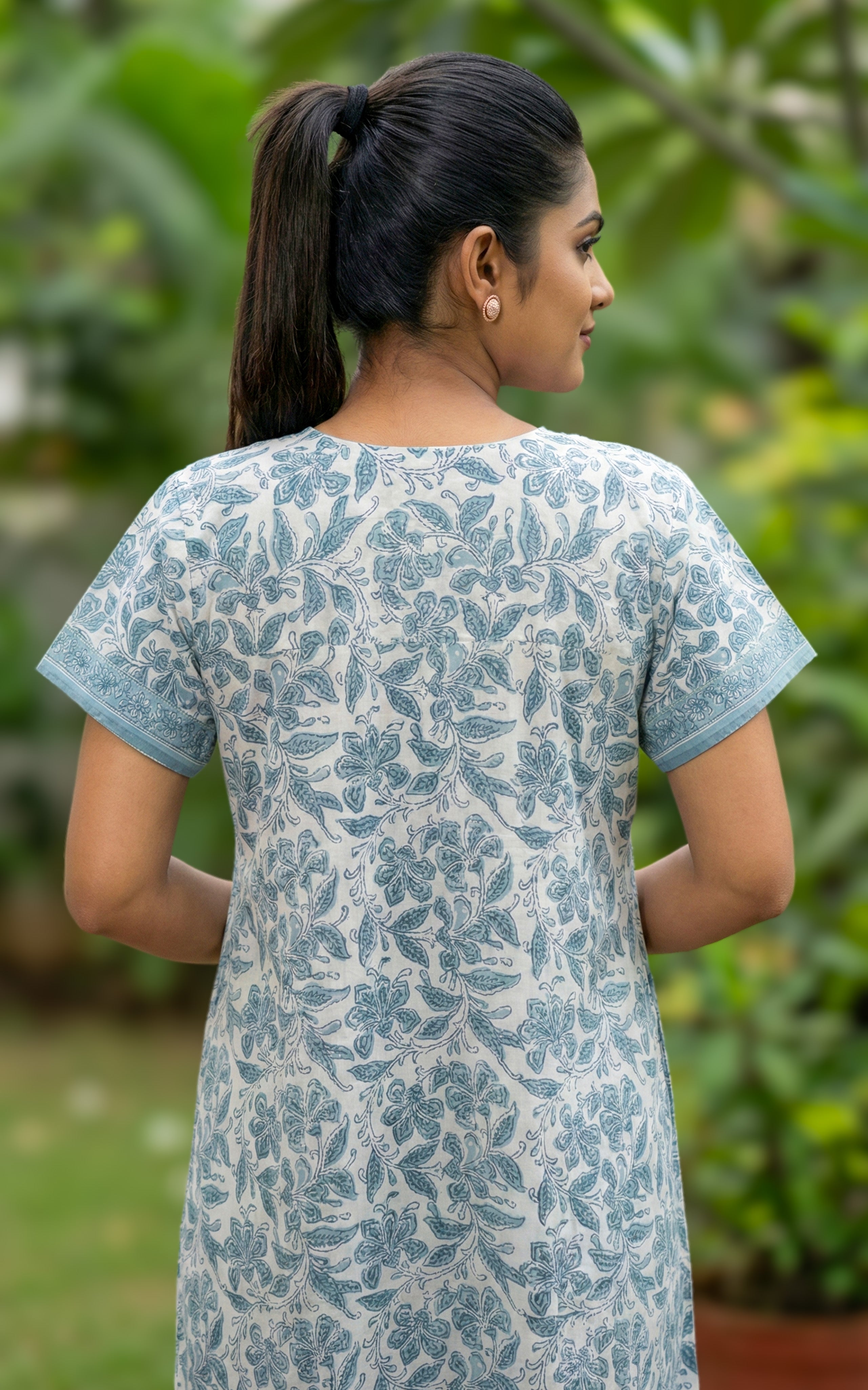 Cotton nighty with a convenient pocket