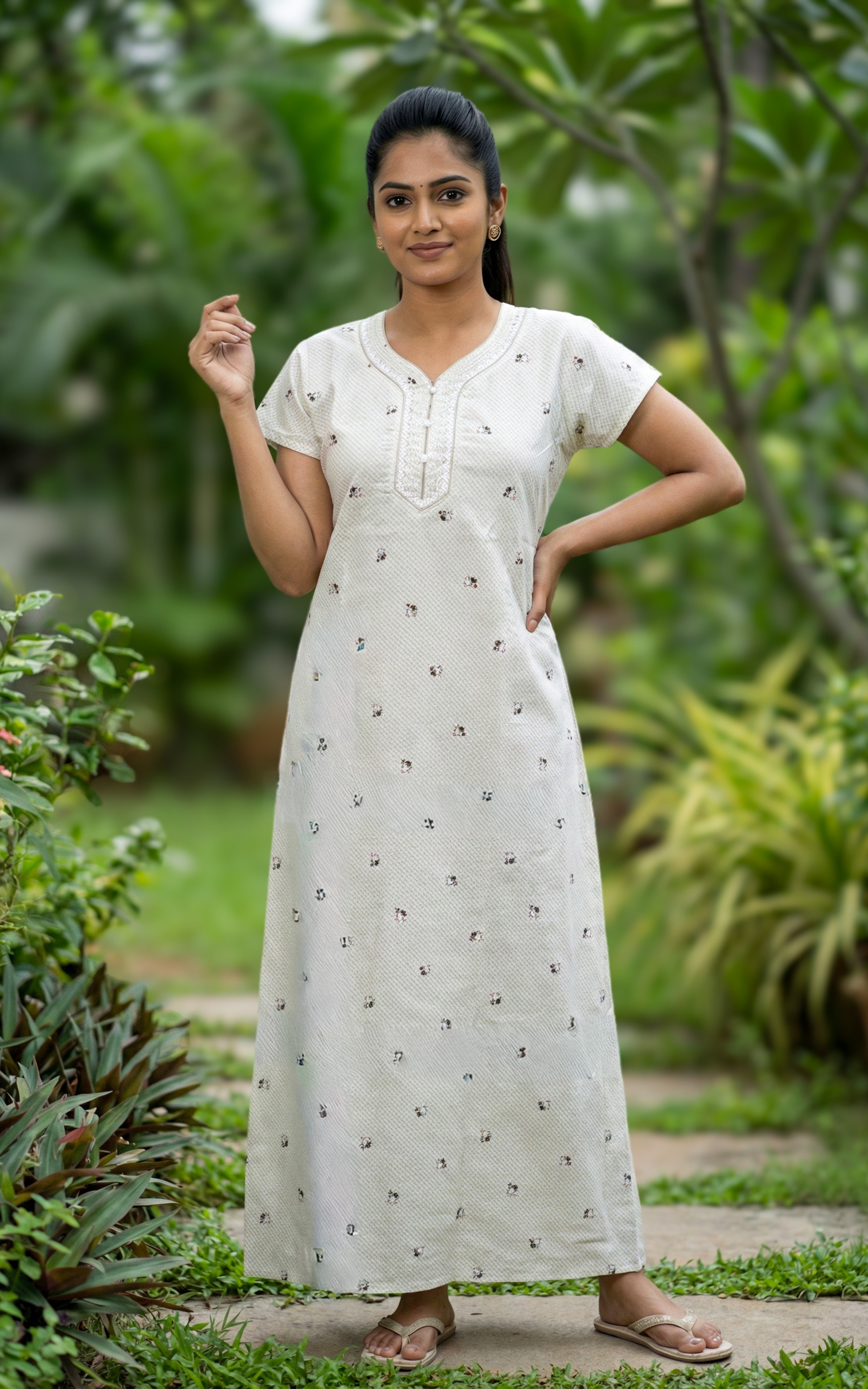 Cotton nighty with a convenient pocket