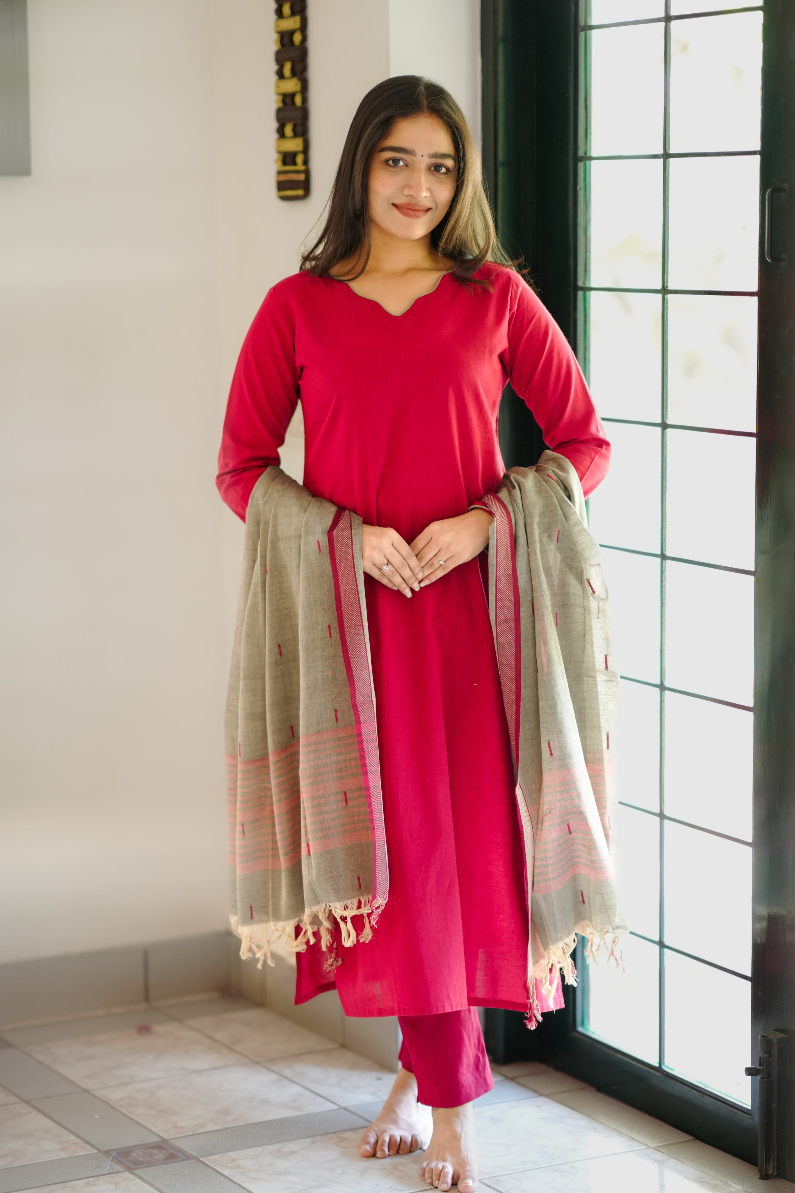 red cotton straight cut kurti for daily wear
comfortable red cotton kurti
casual cotton kurti with handloom dupatta
daily wear kurti with side slit
soft cotton kurti set for women