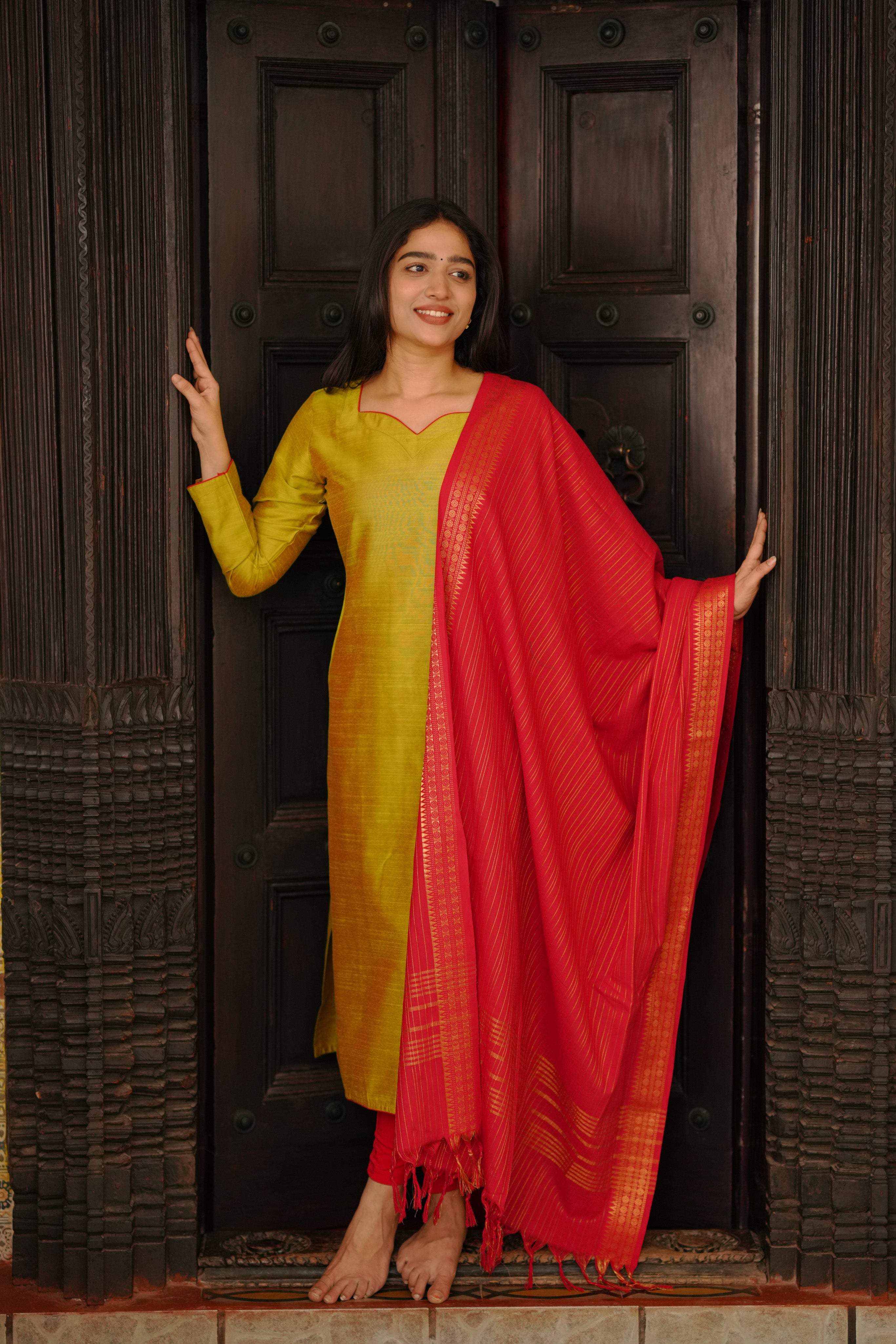 Shanmuga Priya (Kurti+Dupatta)
