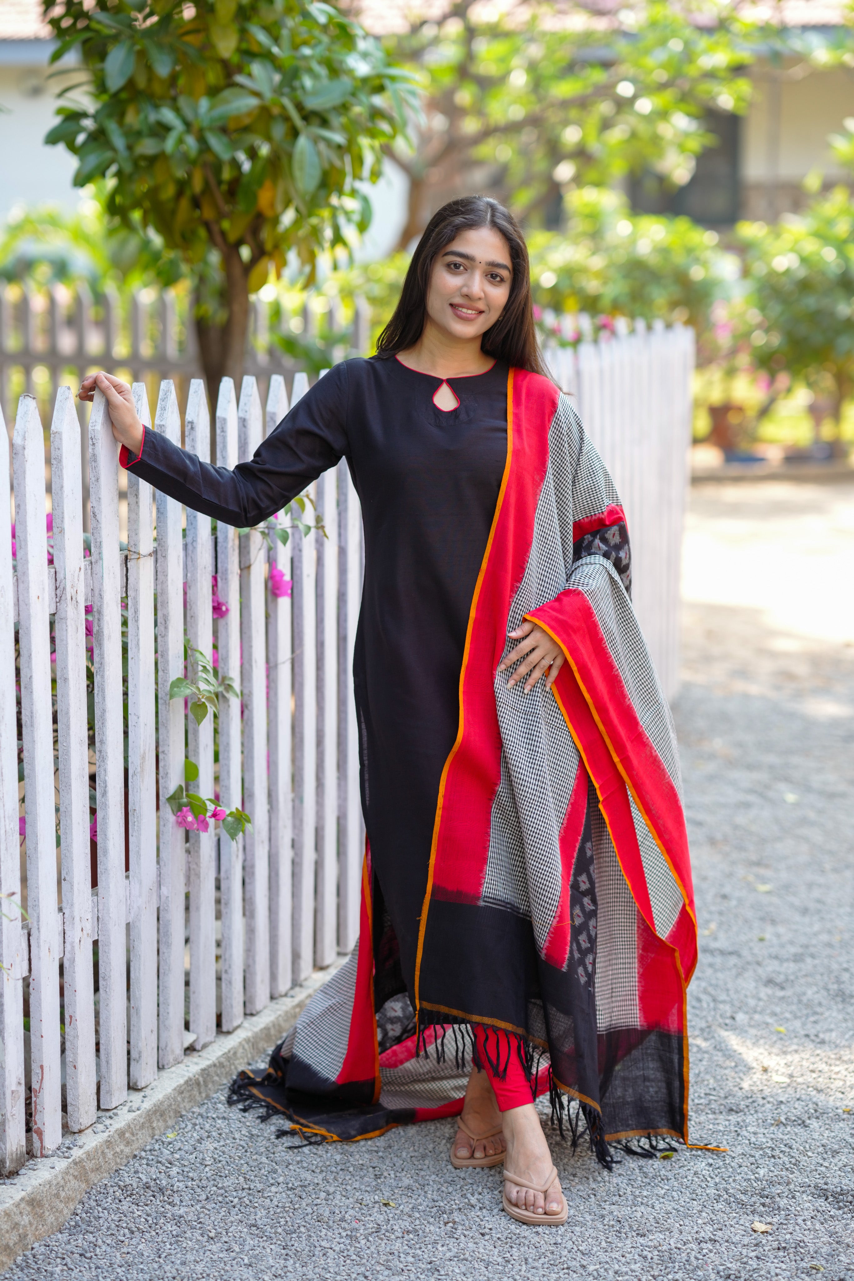 Thamizhmagal Black (Kurti+Dupatta)