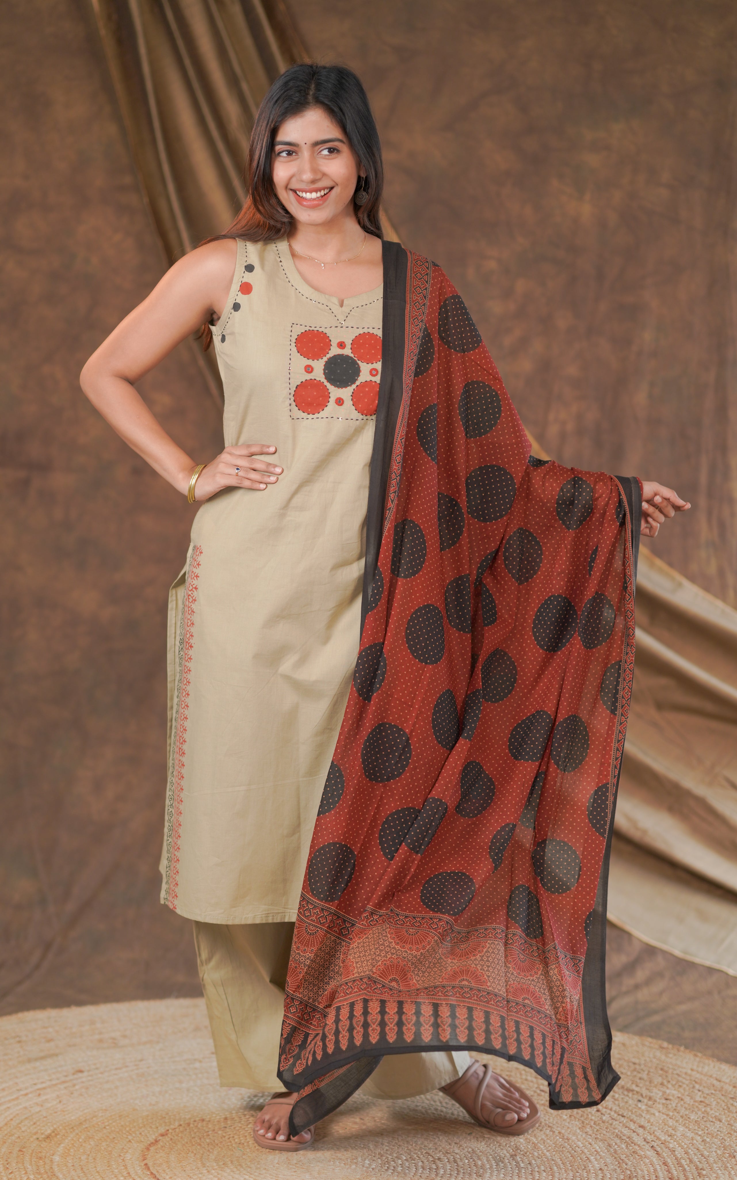 dupatta includes delicate dotted patterns and a beautifully printed ethnic border for a rich finish.