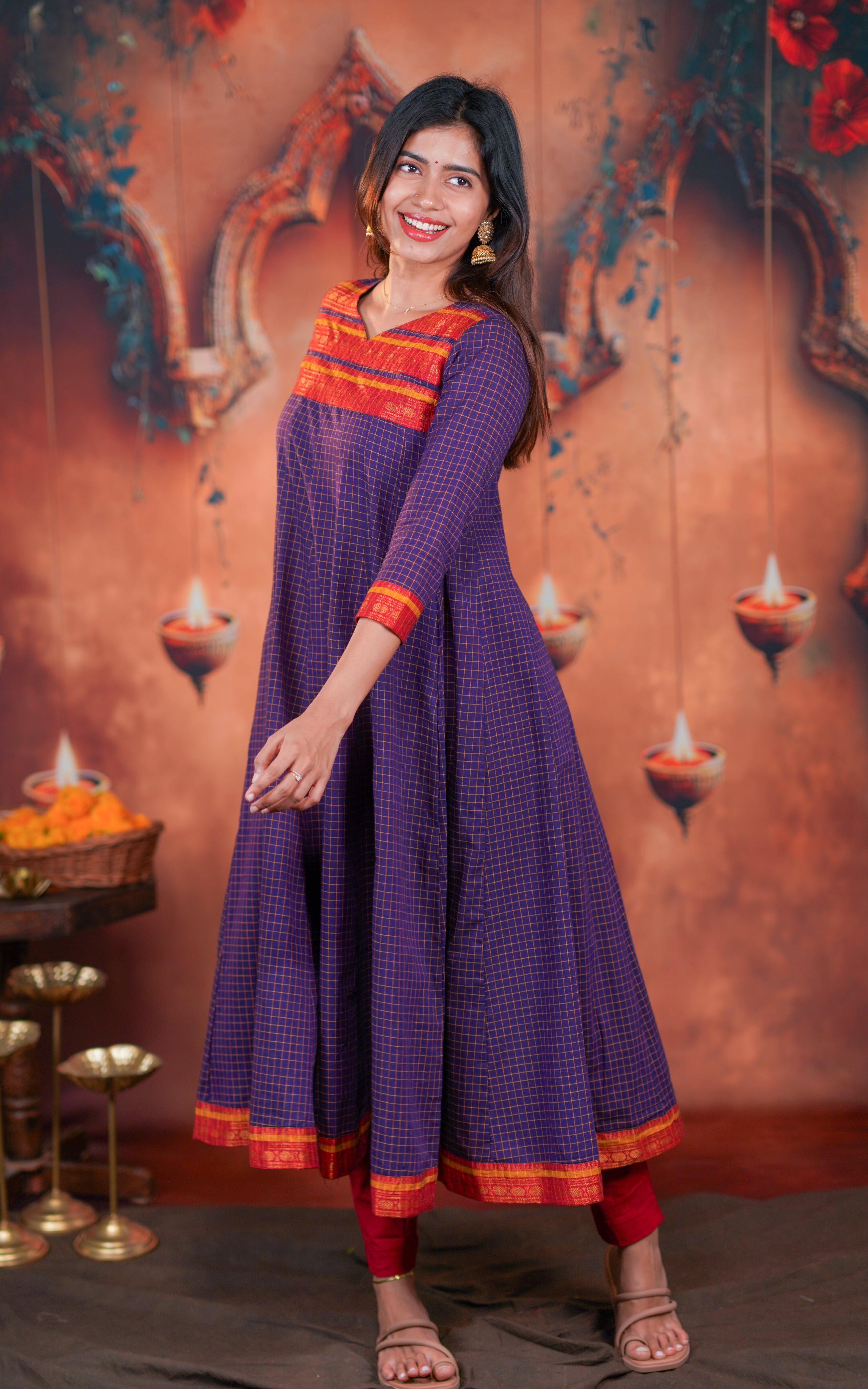 sleeves come with matching contrast borders that enhance the premium look