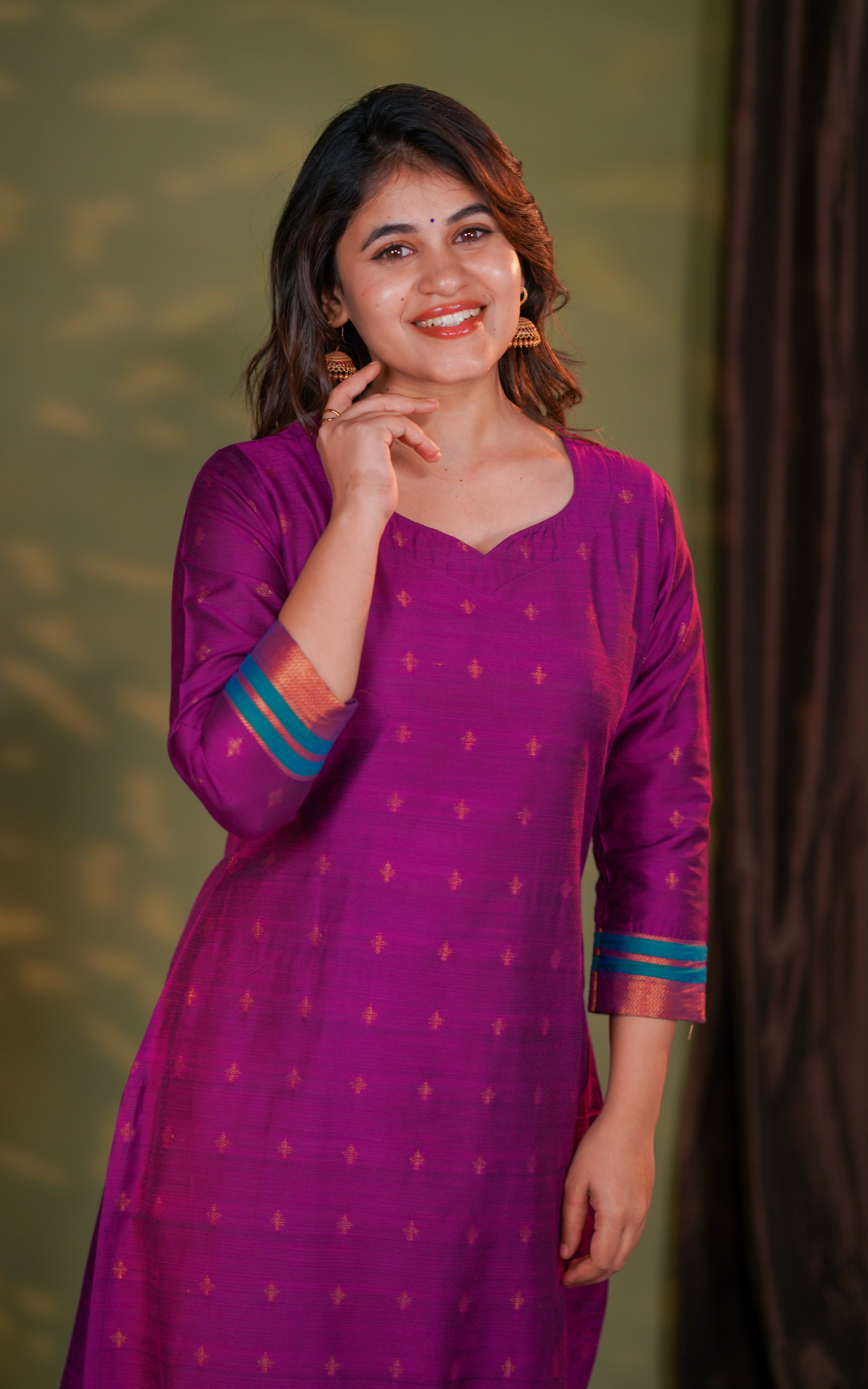 magenta straight-cut dress made from a rich, silky-finish fabric. The dress has a stylish sweetheart V-neckline that gives a modern and elegant touch