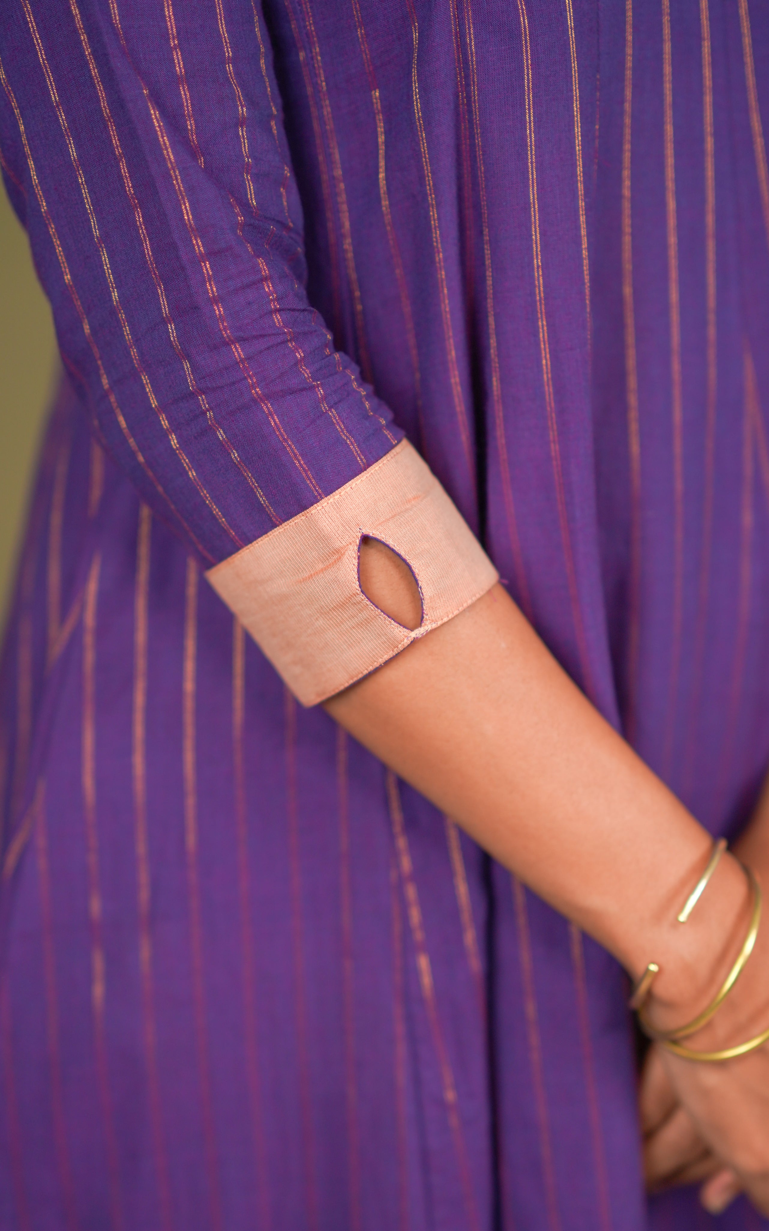 Key hole sleeve anarkali