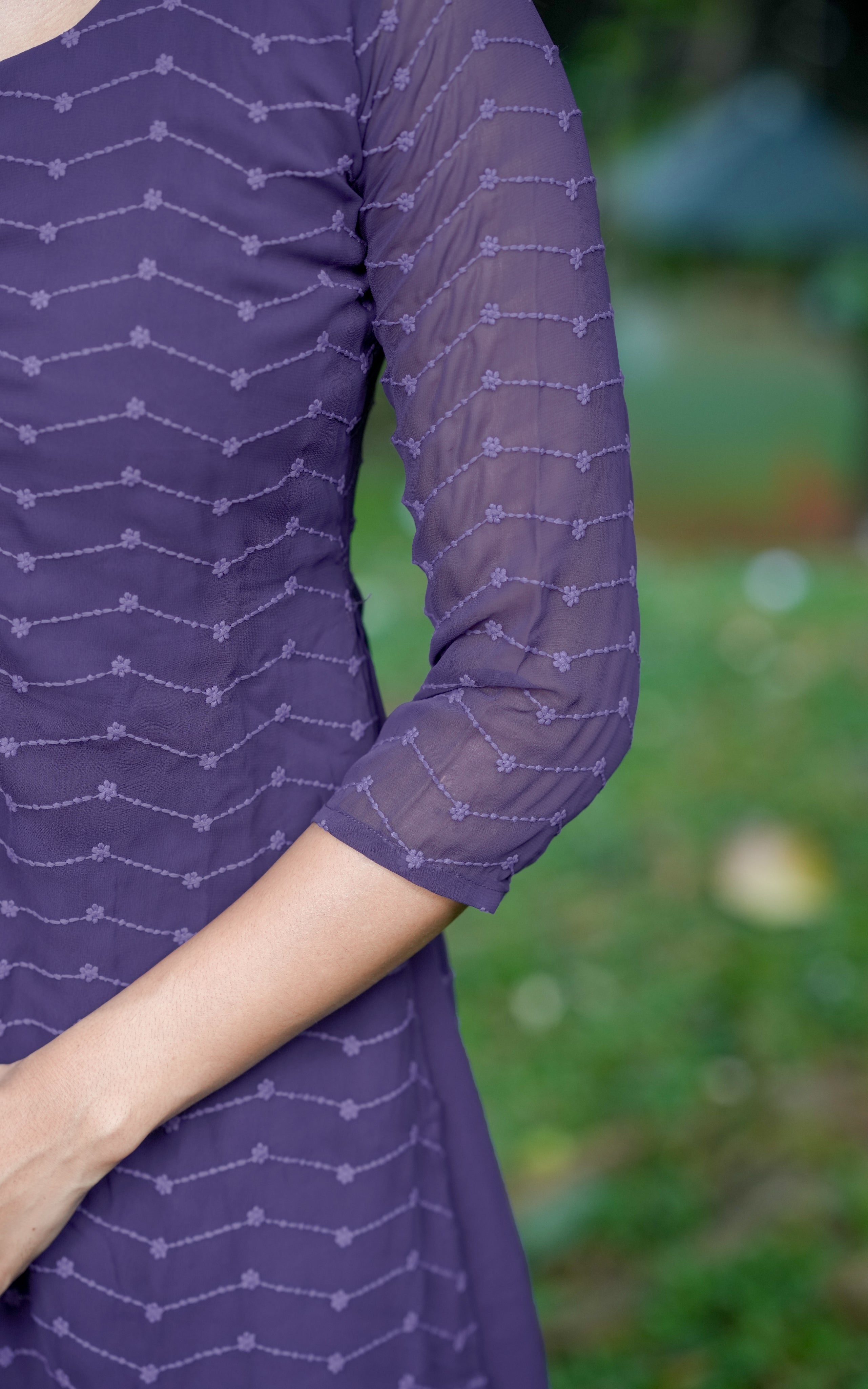 Three-quarter sleeves for stylish look