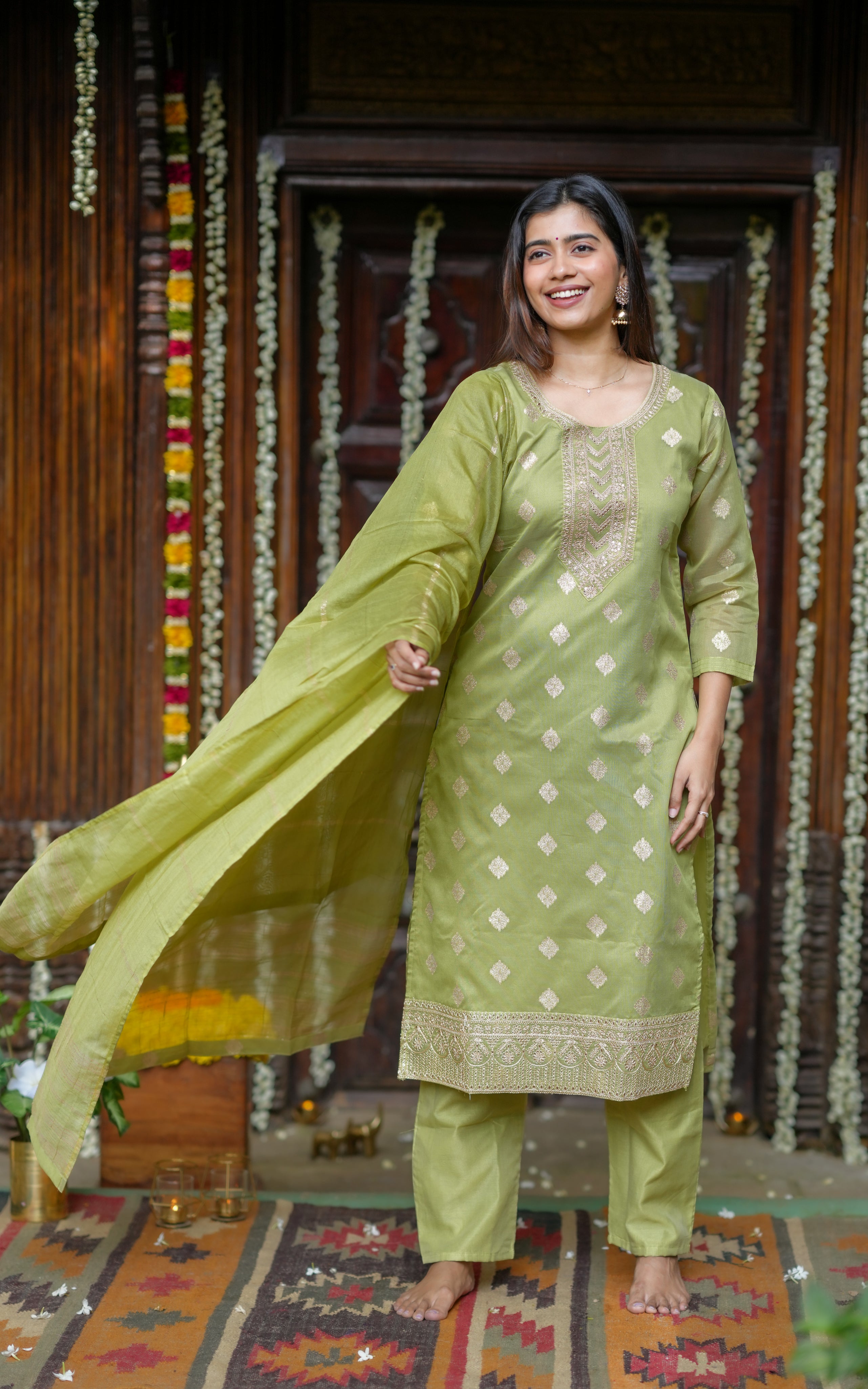 Dupatta adds softness to the structured kurti and pants.