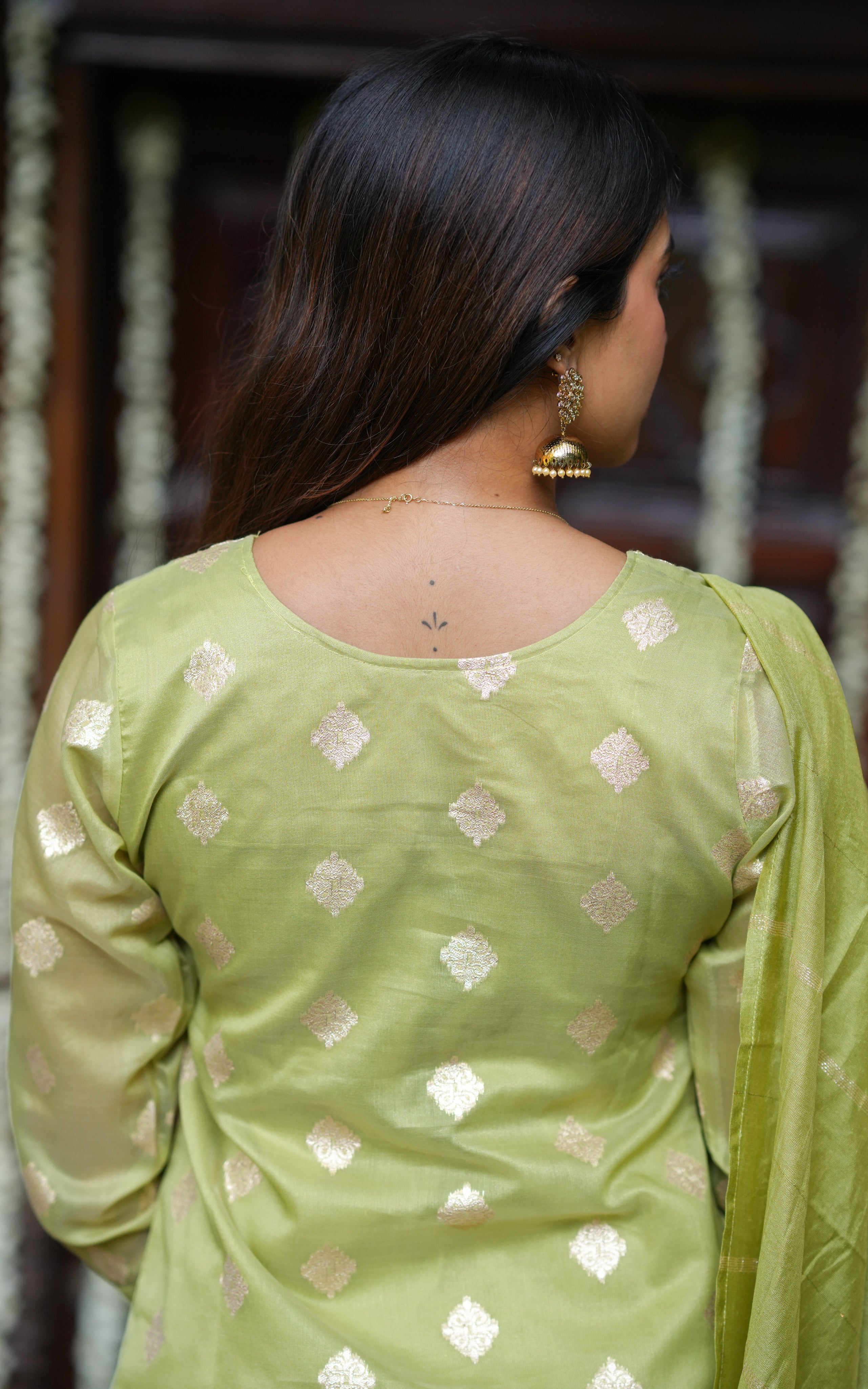 The ultimate festive set when you want a polished, graceful look.