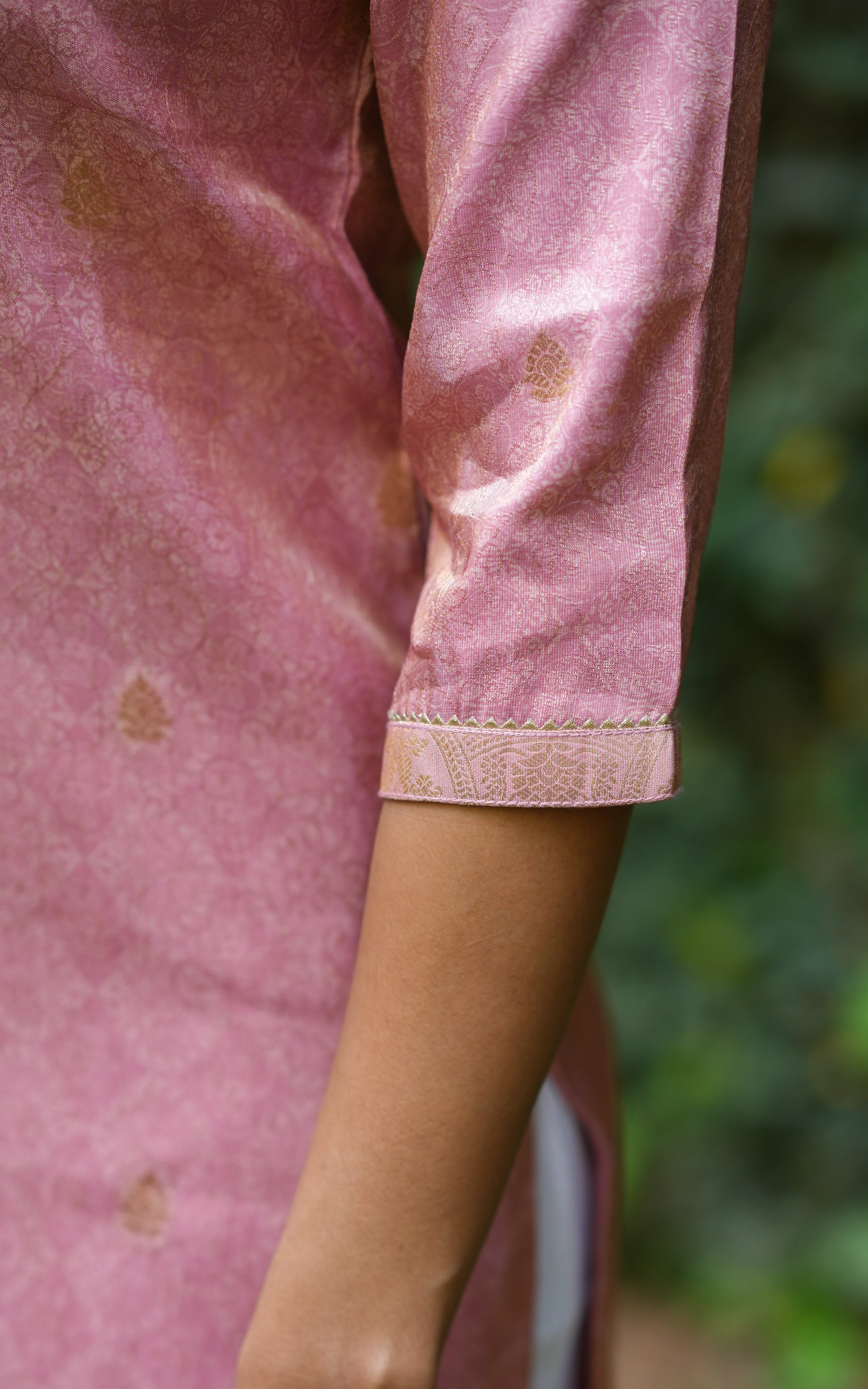 Soft fabric, flowy form, and a timeless cut make this outfit an instant favorite