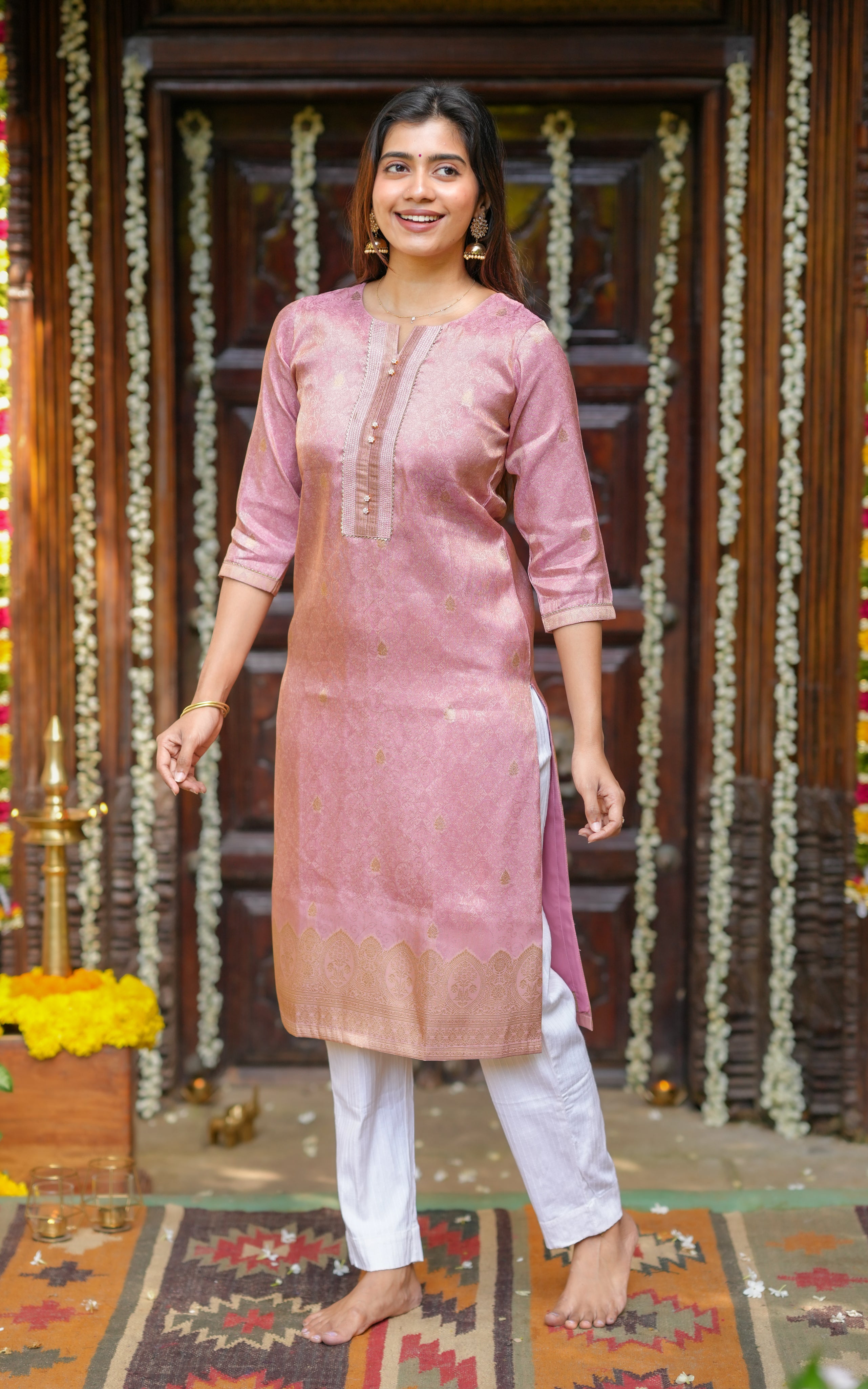 Whether you're heading to work or a family gathering, this outfit adapts to every occasion with style
