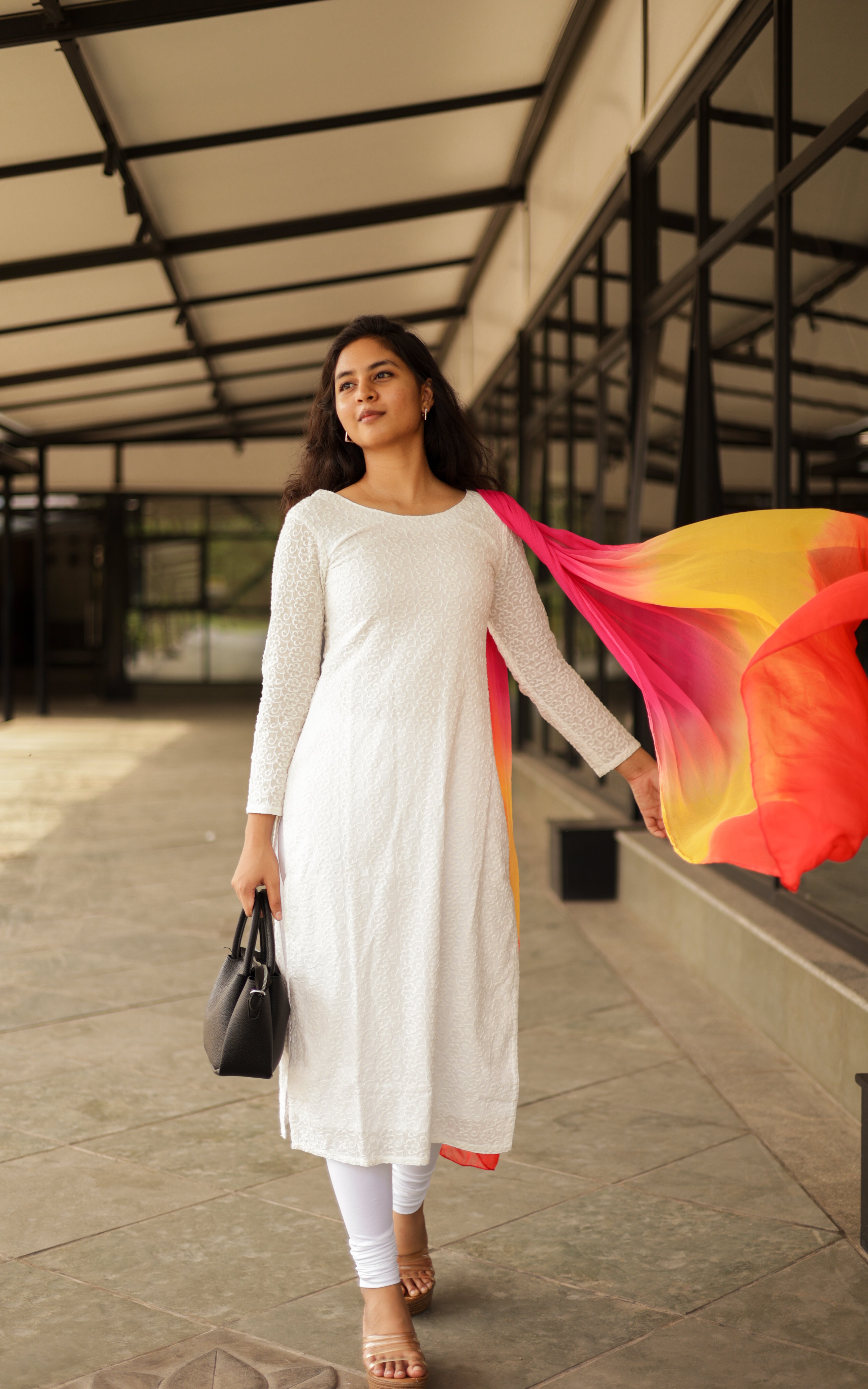 Styled similar to the iconic white outfit in Raja Rani’s emotional climax scene.