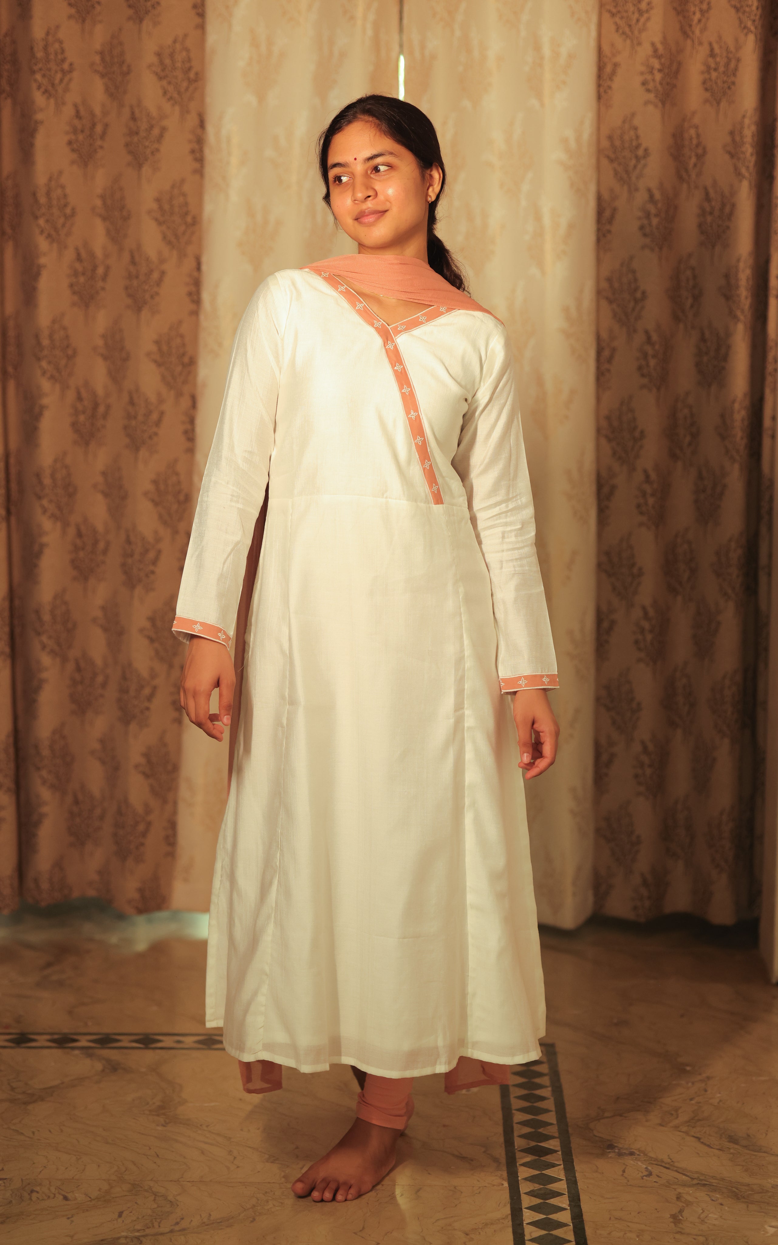 Kandukondain Kandukondain Tabu outfit