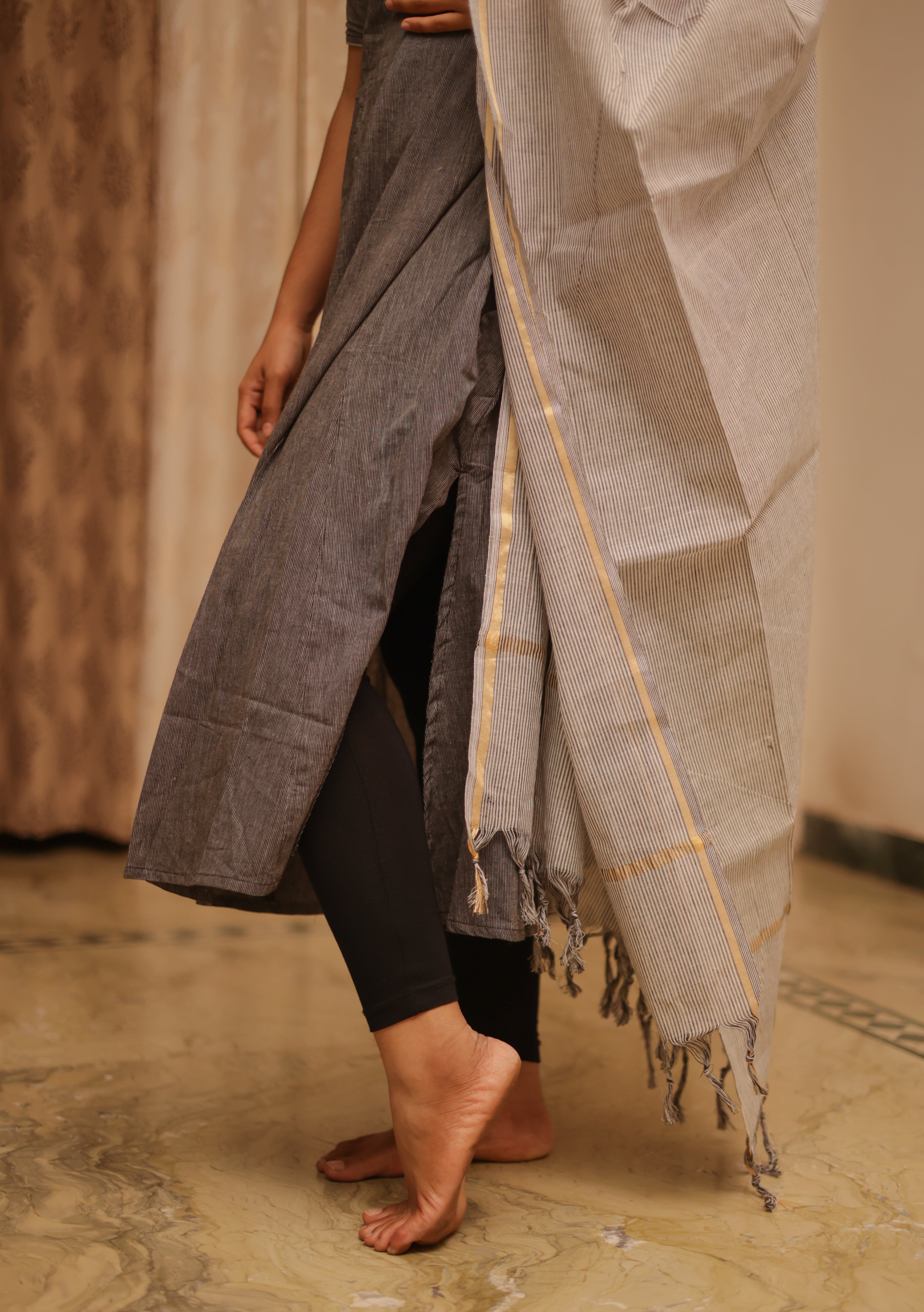 It’s a great choice for anyone looking for a sophisticated yet trendy Bollywood-inspired look