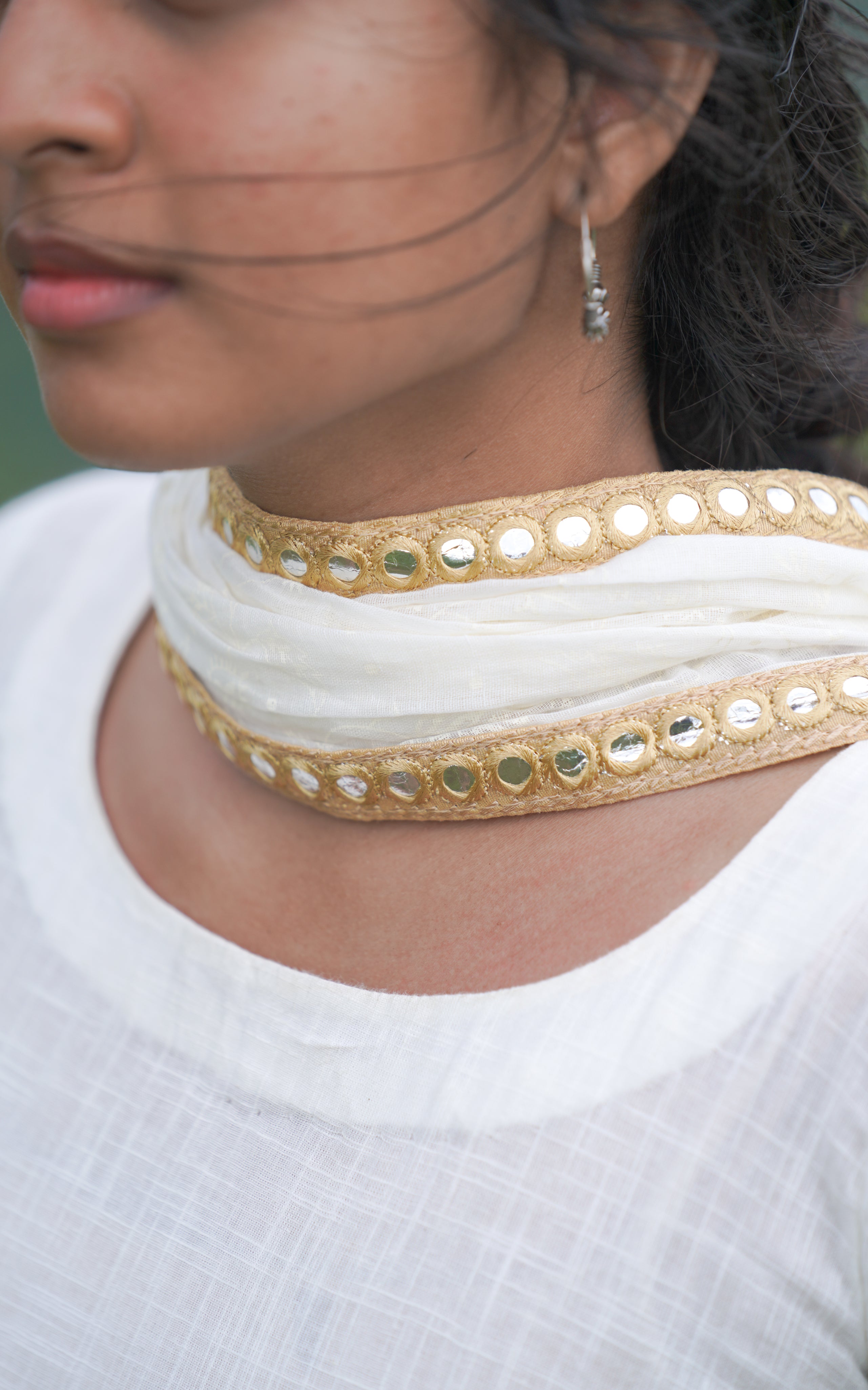 Aishwarya Rai white outfit from Raavanan forest scene