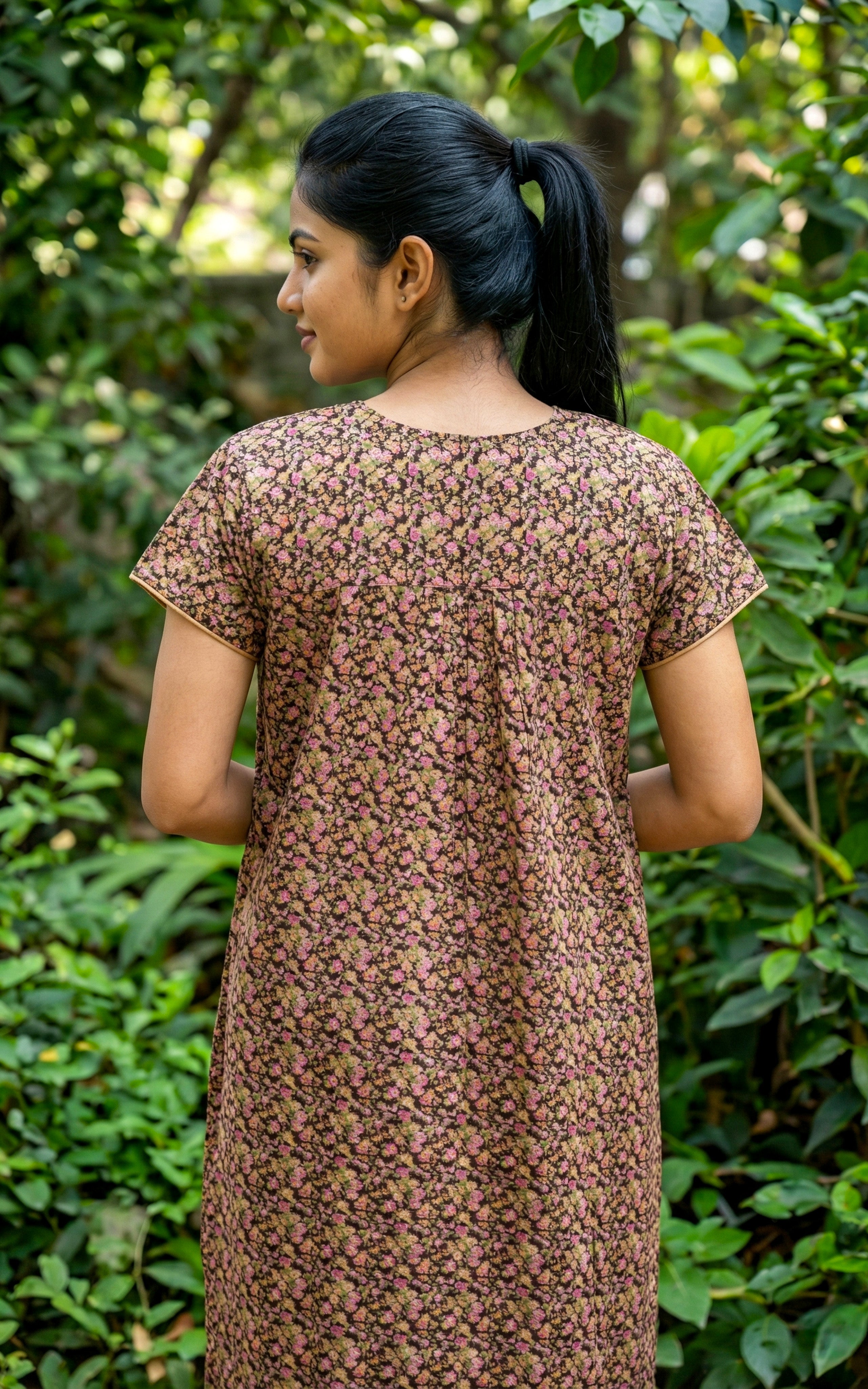 Cotton nighty with a convenient pocket