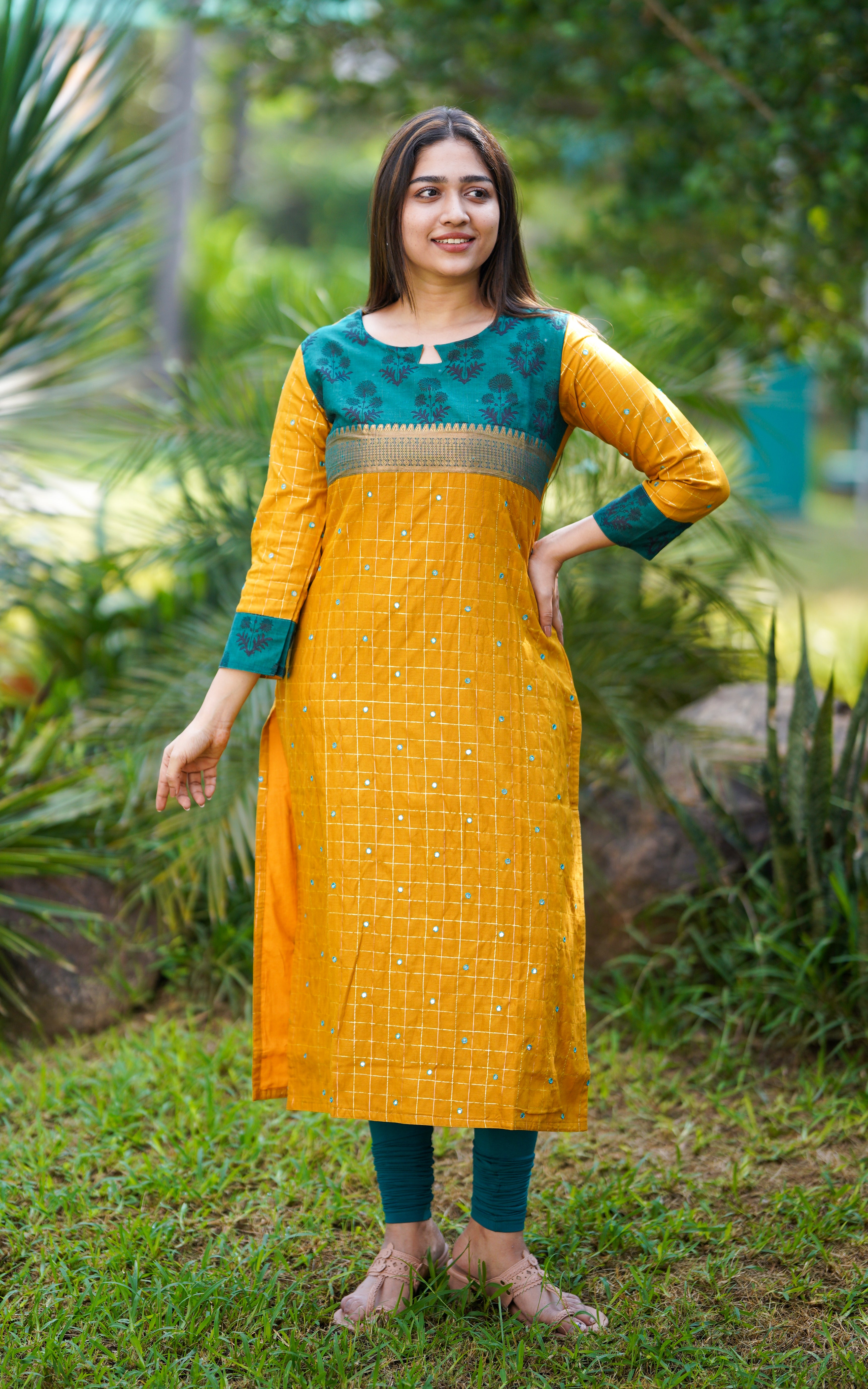 Basic Straight Cut Kurti With Side Slit (With Lining)
