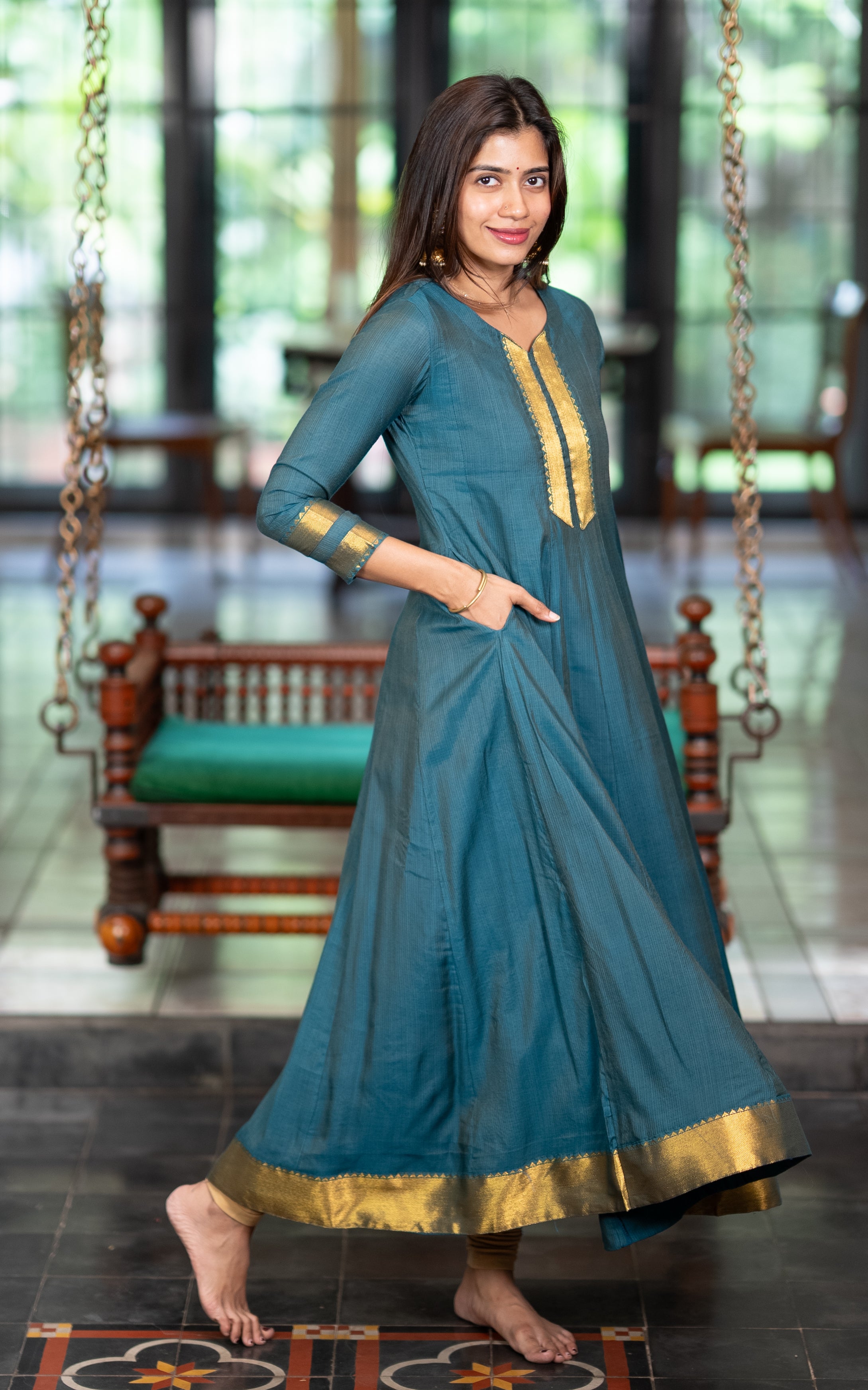 Ponmudi Peacock Blue