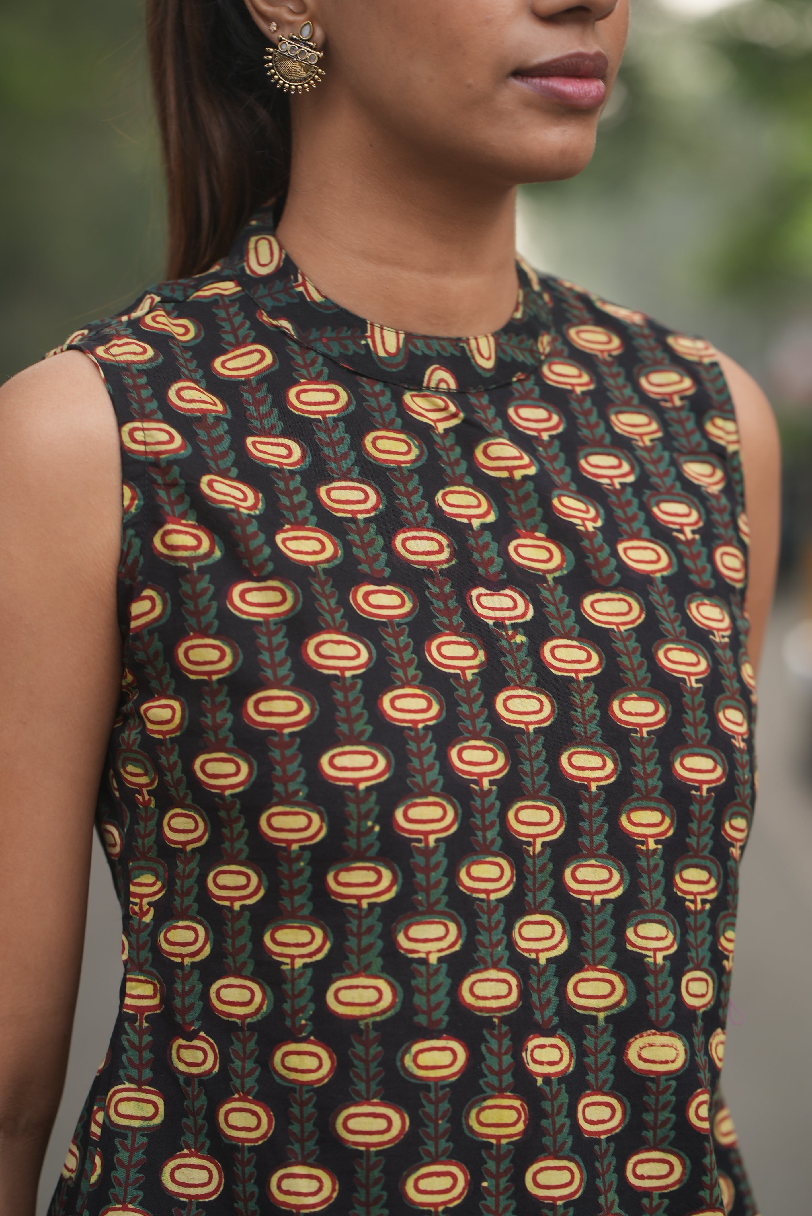 Comfortable for everyday wear.
Back zipper for perfect fit.