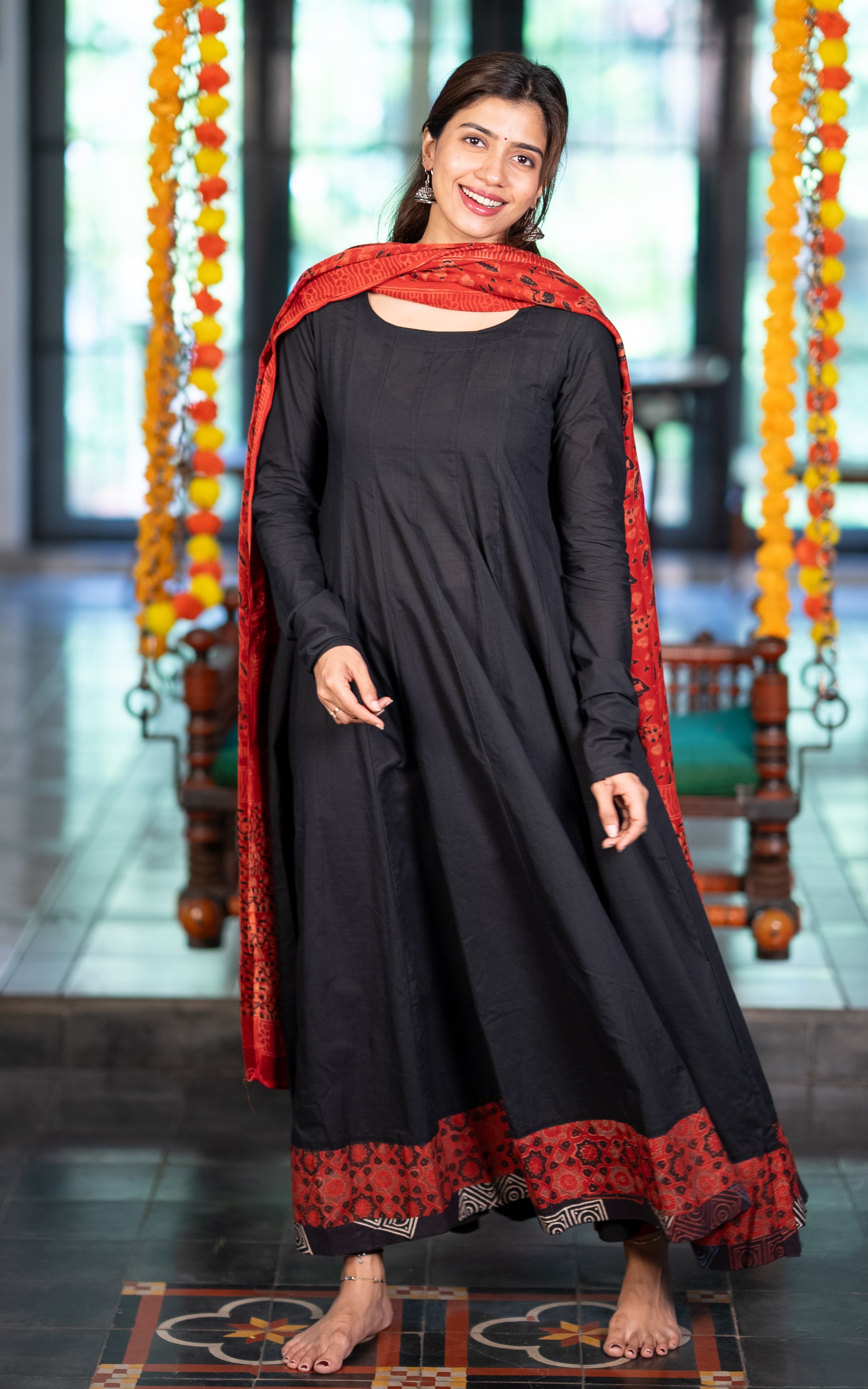 Charulatha Black (Kurti+Dupatta)
