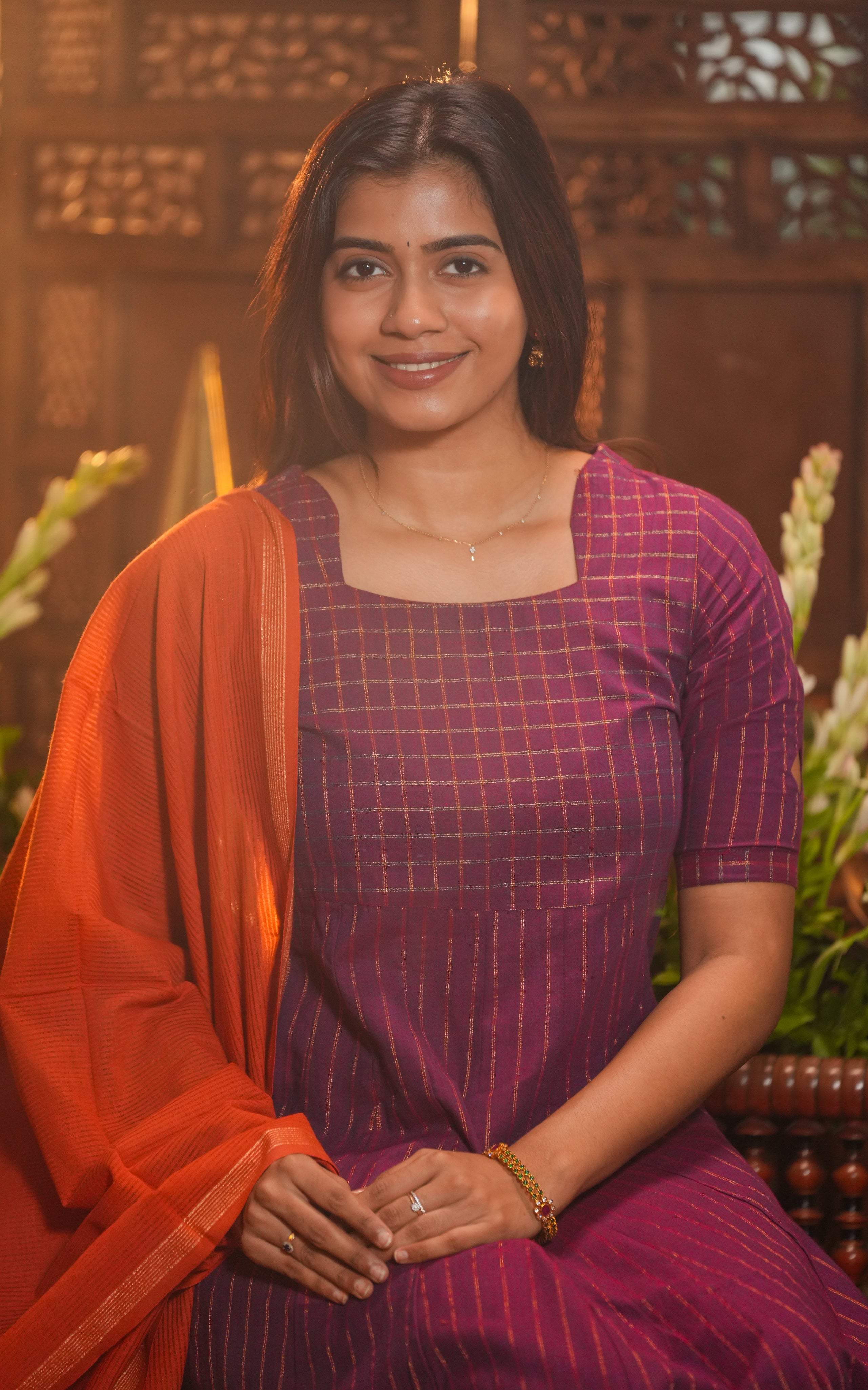 A modern ethnic look perfect for pujas, gatherings, or small festive occasions.