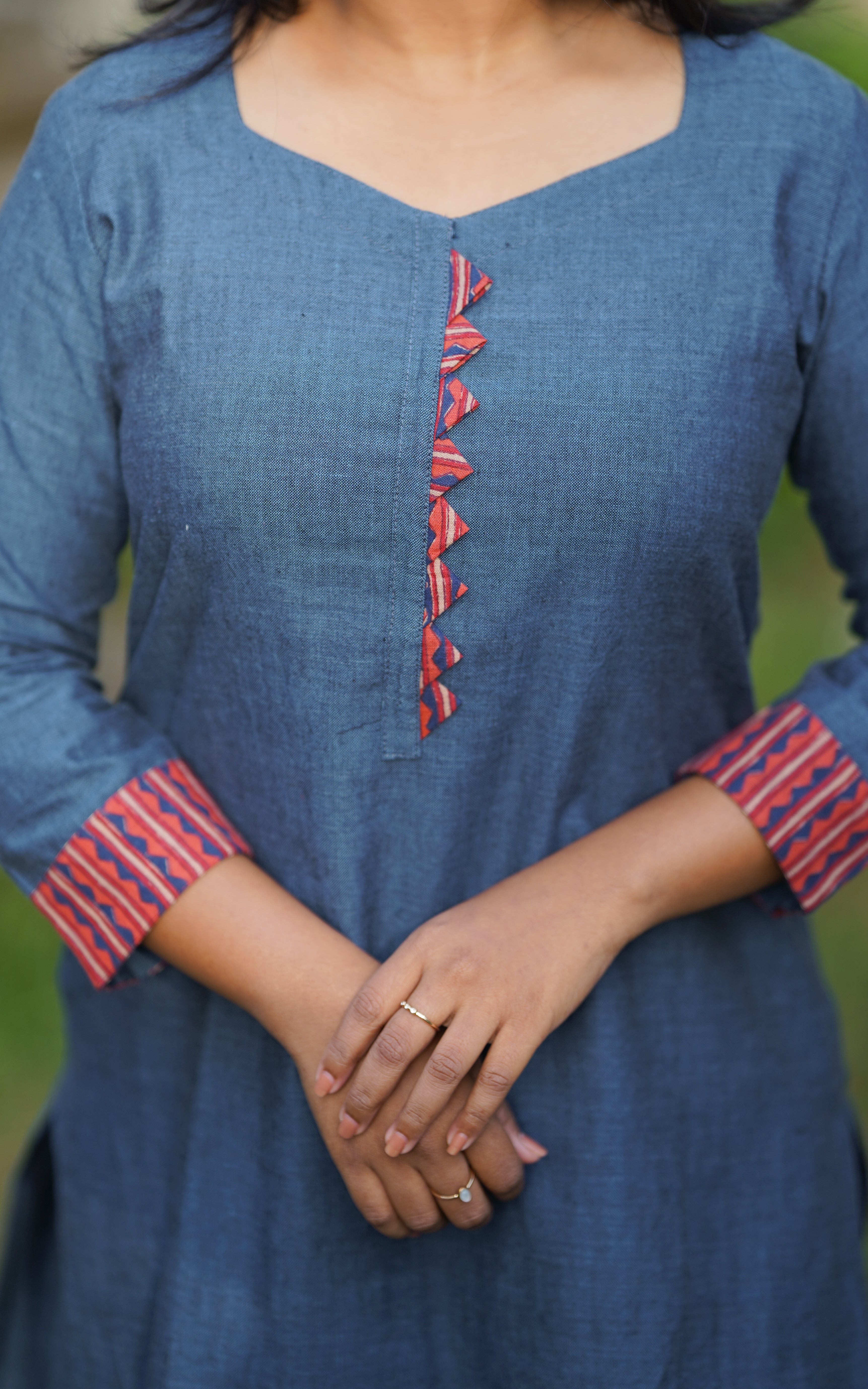 blue kurti with red and blue pattern ]