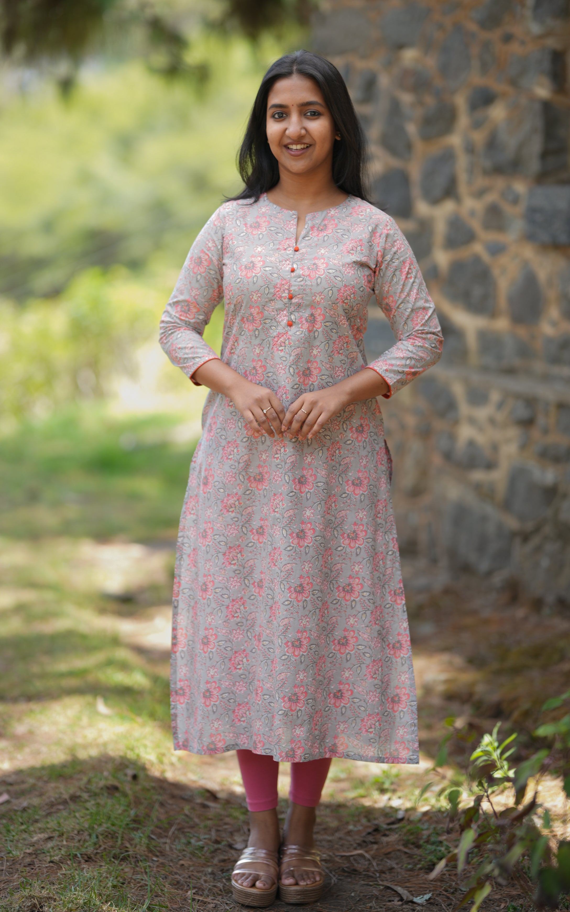 straight cut kurti v neck with buttons