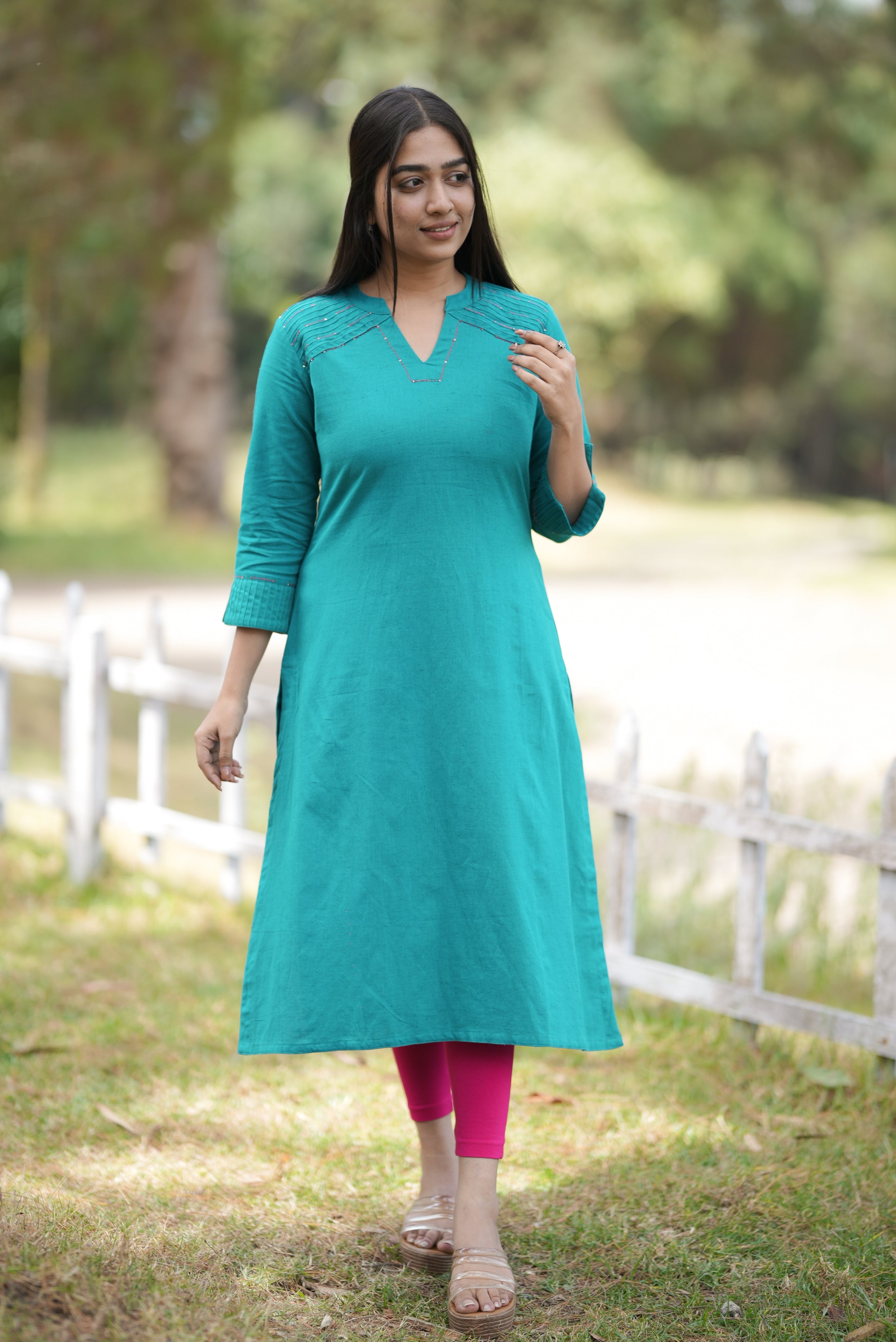 strqaight cut v neck plain green with minimalhand sleeves and shoulder design